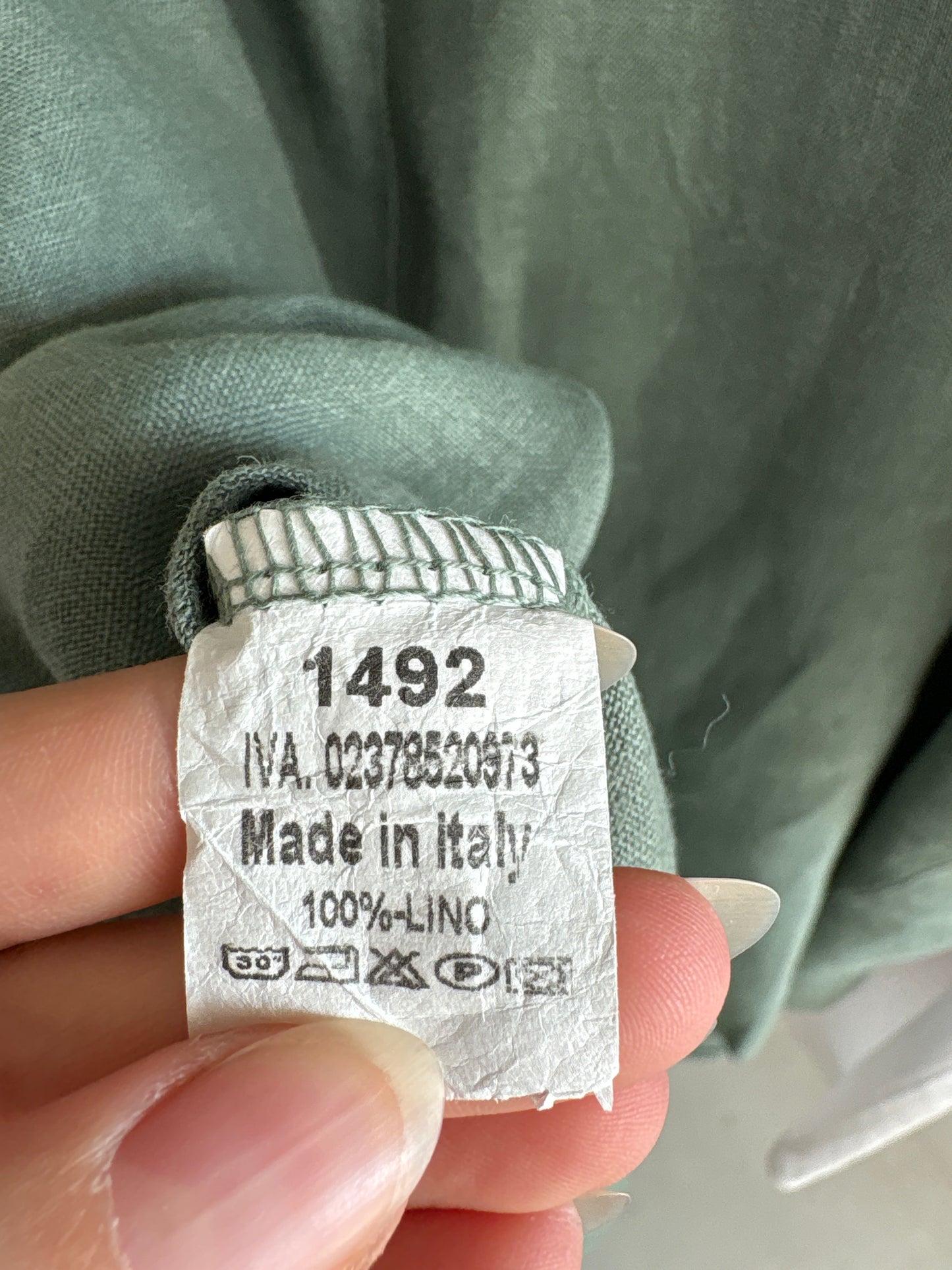 Tunica muted Sage green ch mânecă reglabilă în croi minimalist din in