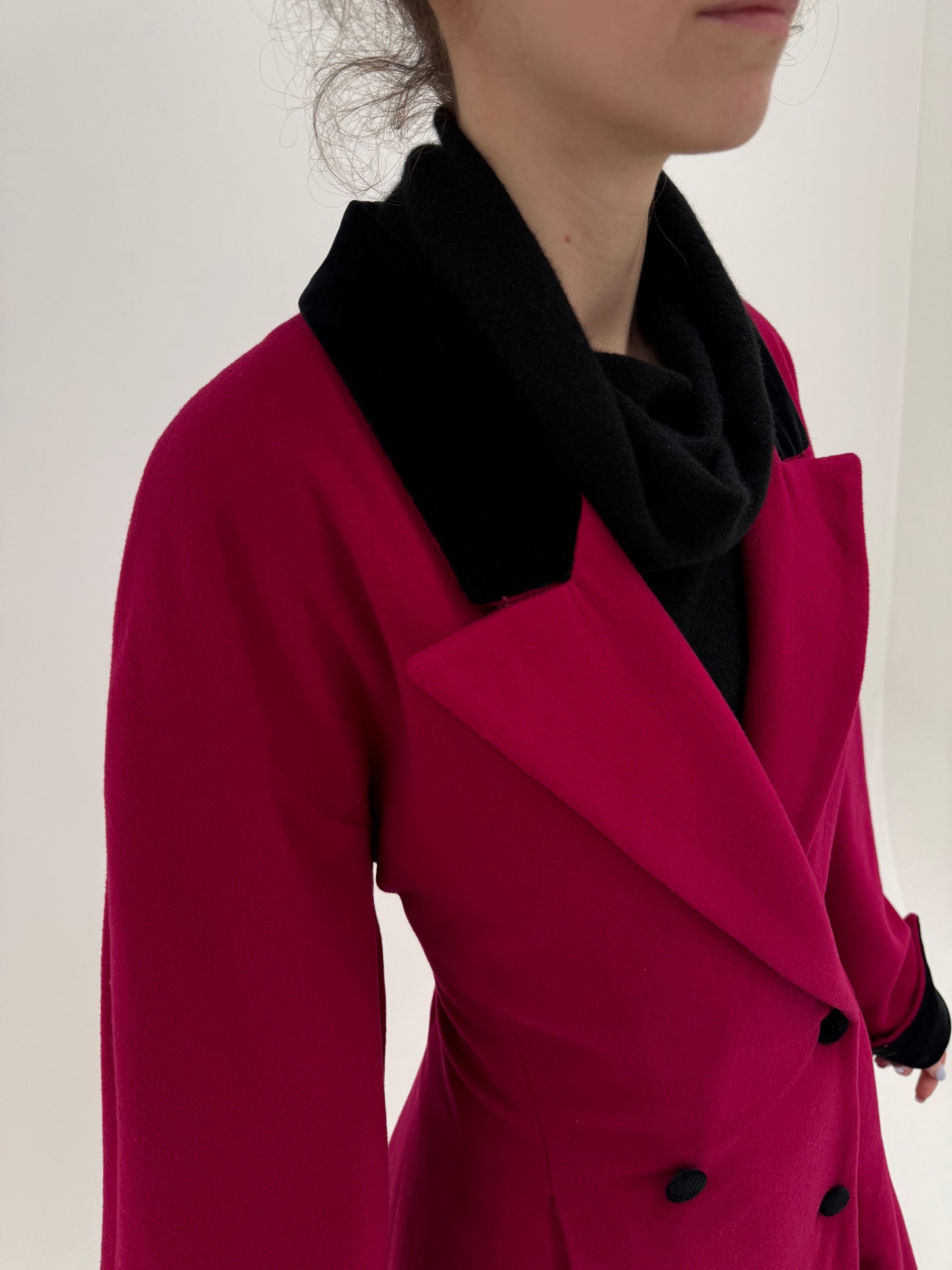 Palton magenta cambrat din stofă excepțională de lana cu cașmir