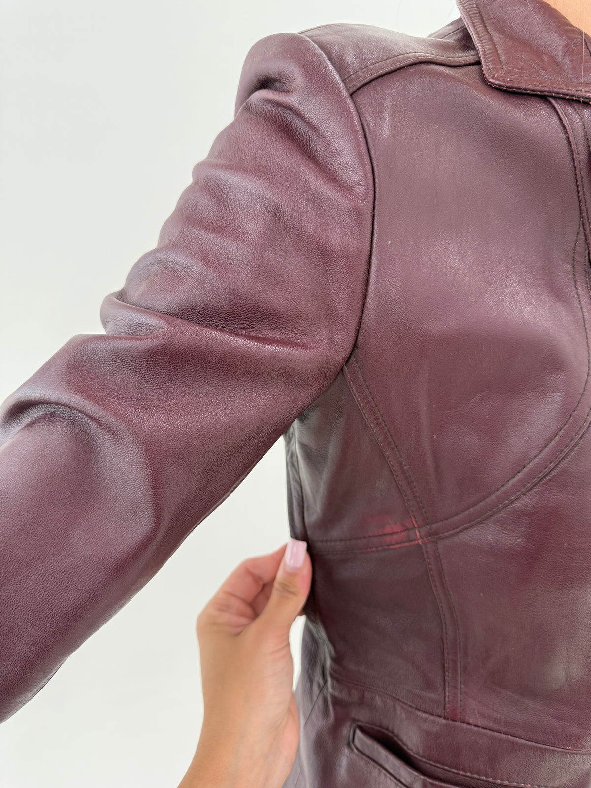 Sacou cambrat plum super în trend din piele naturală extra moale și fină