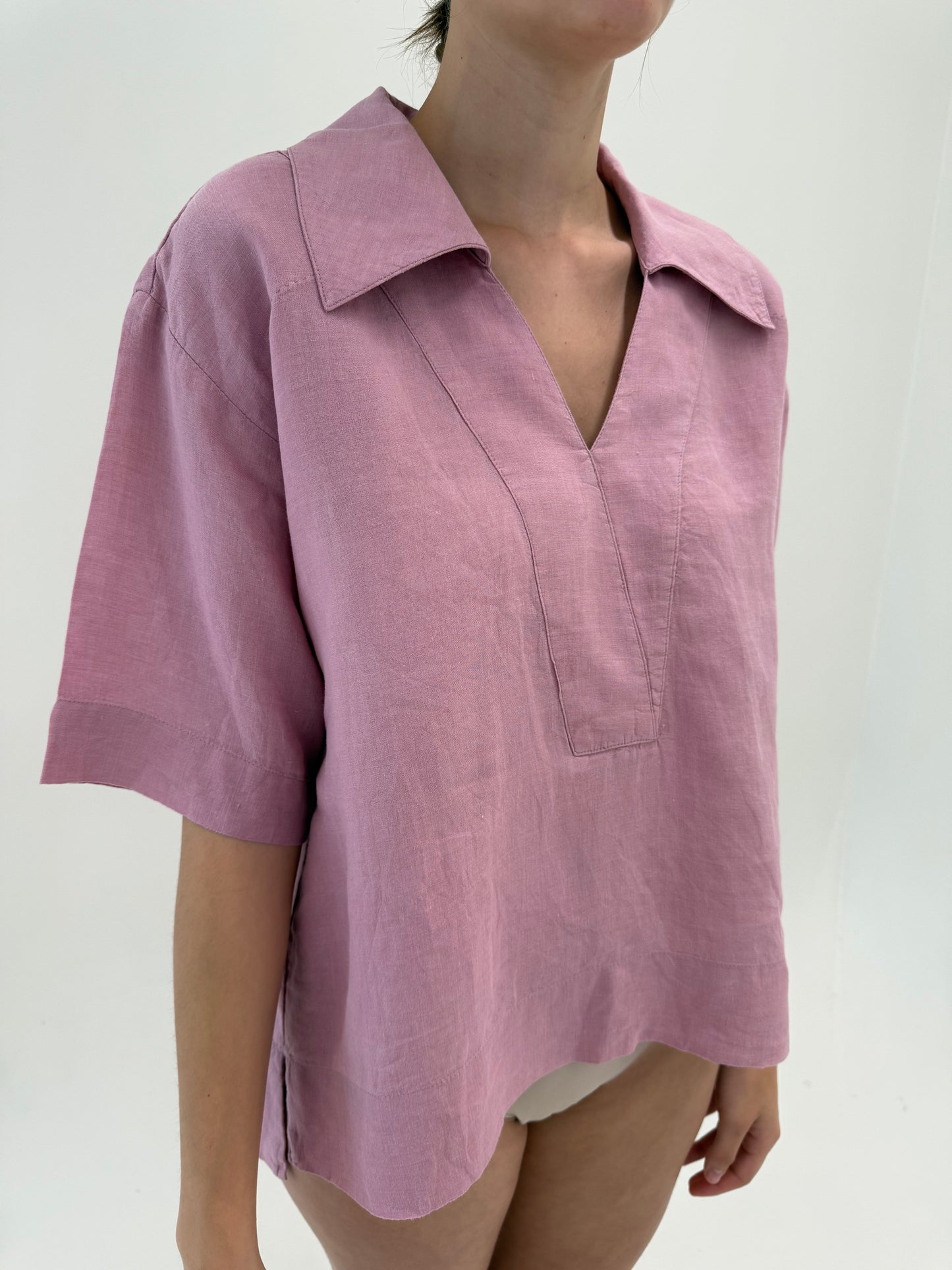 Cămașa din pânză de in dusty rose pink in croi lejer minimalist