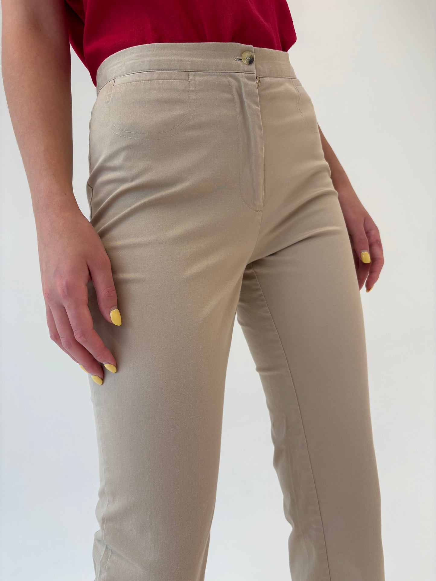 Pantaloni camel italienești petite din poplin modelator de bumbac în croi capri