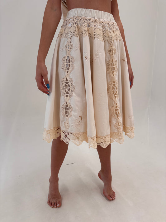 Fustă light nude bijuterie cu broderie manuală și macrame lucrat manual din in