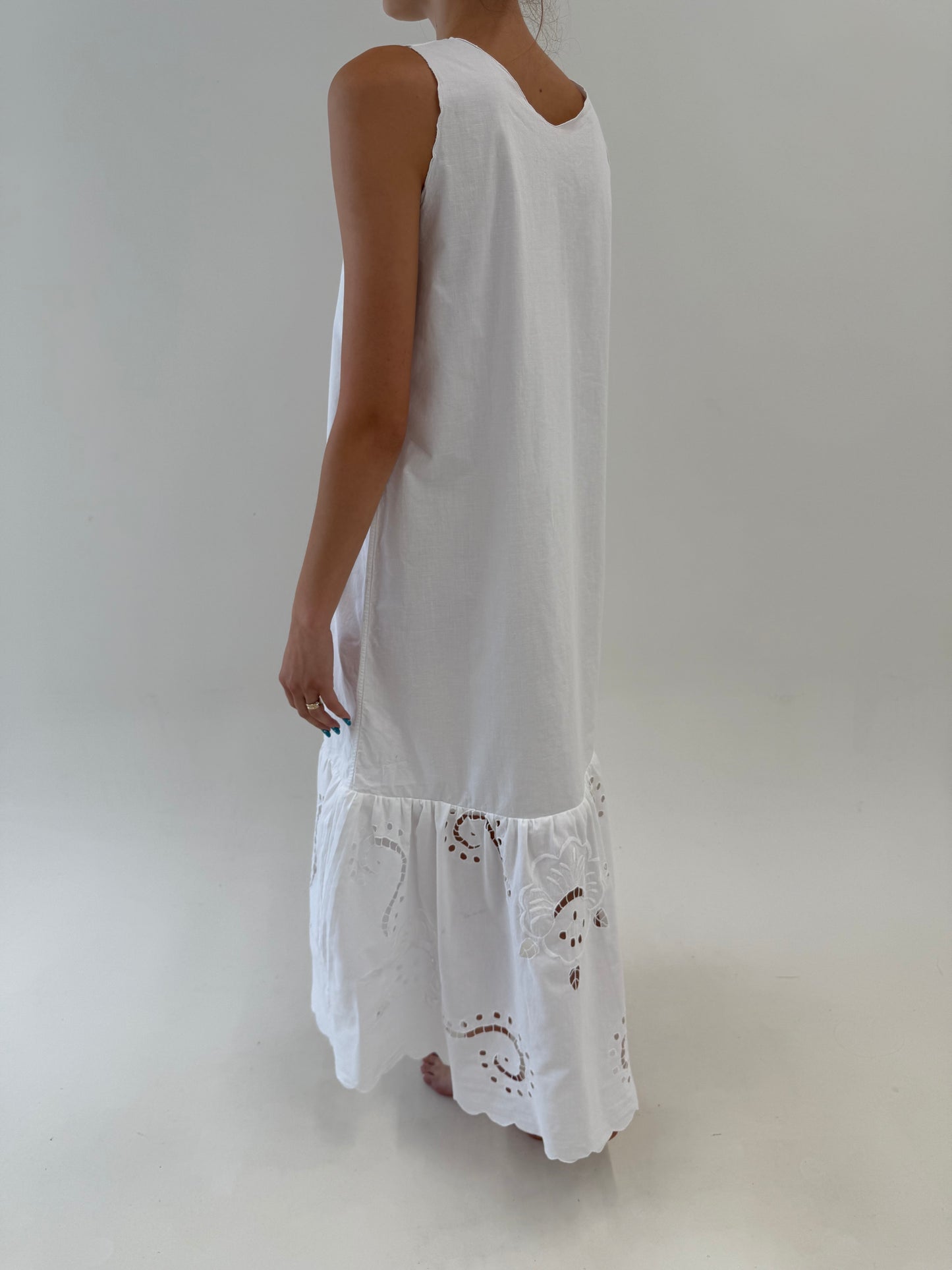Rochie maxi cu broderie manuală delicată din pânză de in și bumbac