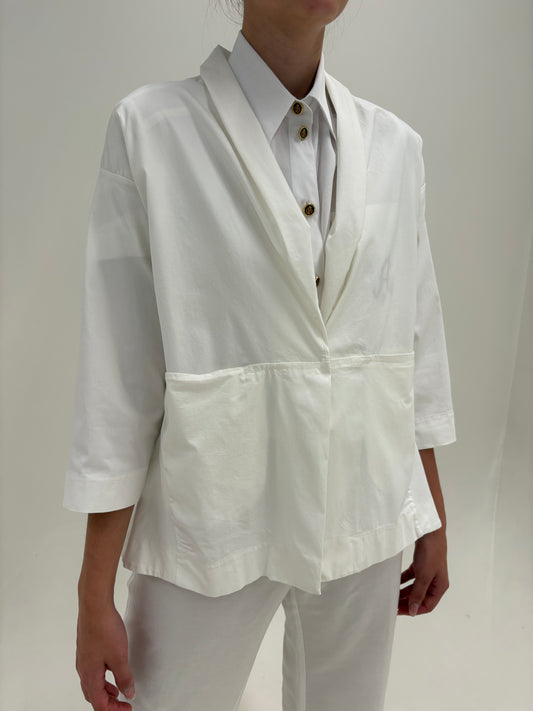 Jacheta italiană off white în croi deosebit minimalist cu influențe casual
