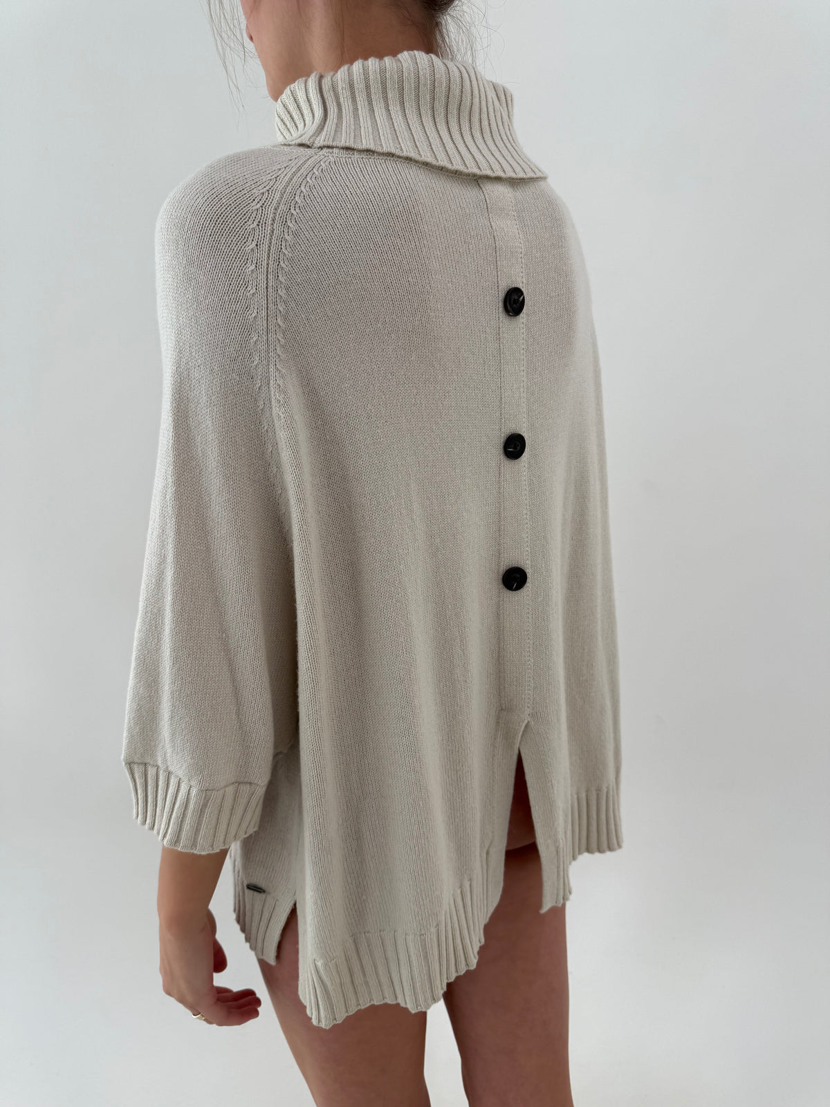Maleta off white din lana extrafina în croi oversized