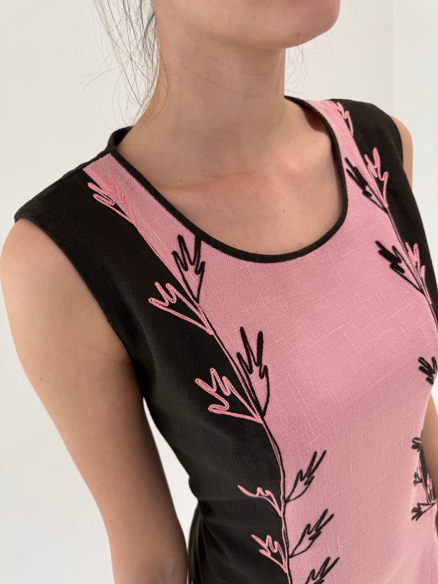 Rochie old vintage din pânză grea de in cu finisaje manuale în croi de ani 60