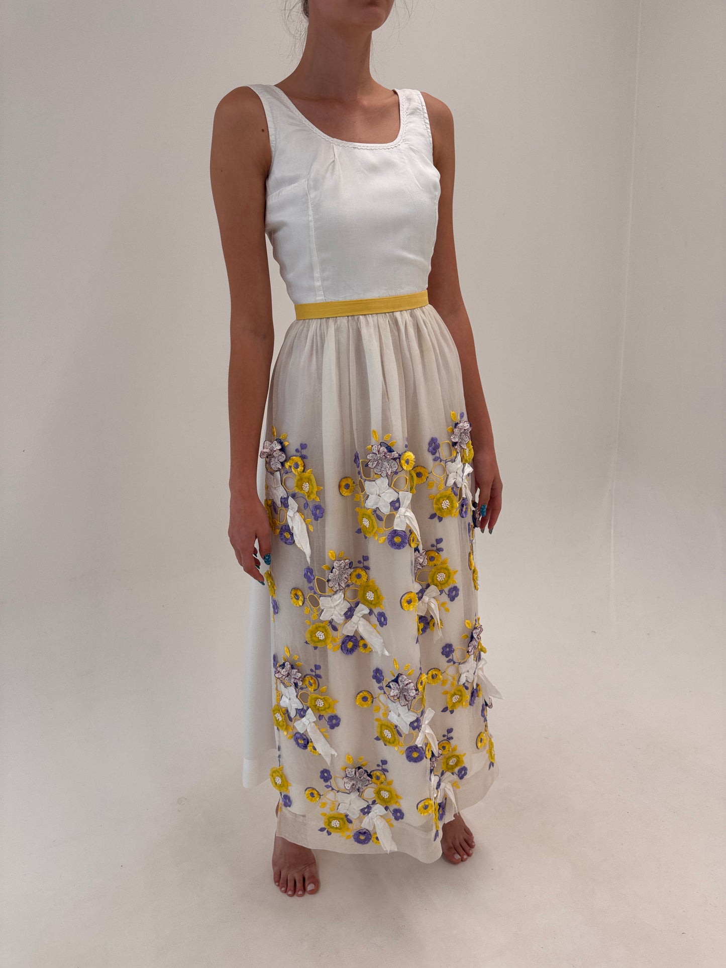 Set vintage de seară couture cu rochie maxi și ‘sort’ cu aplicații manuale 3D pe organza de mătase