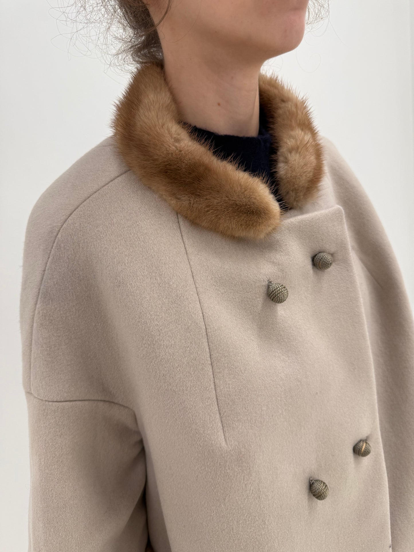 Jacheta tip cap mid century old vinatge din lana worsted cu blană de nurcă