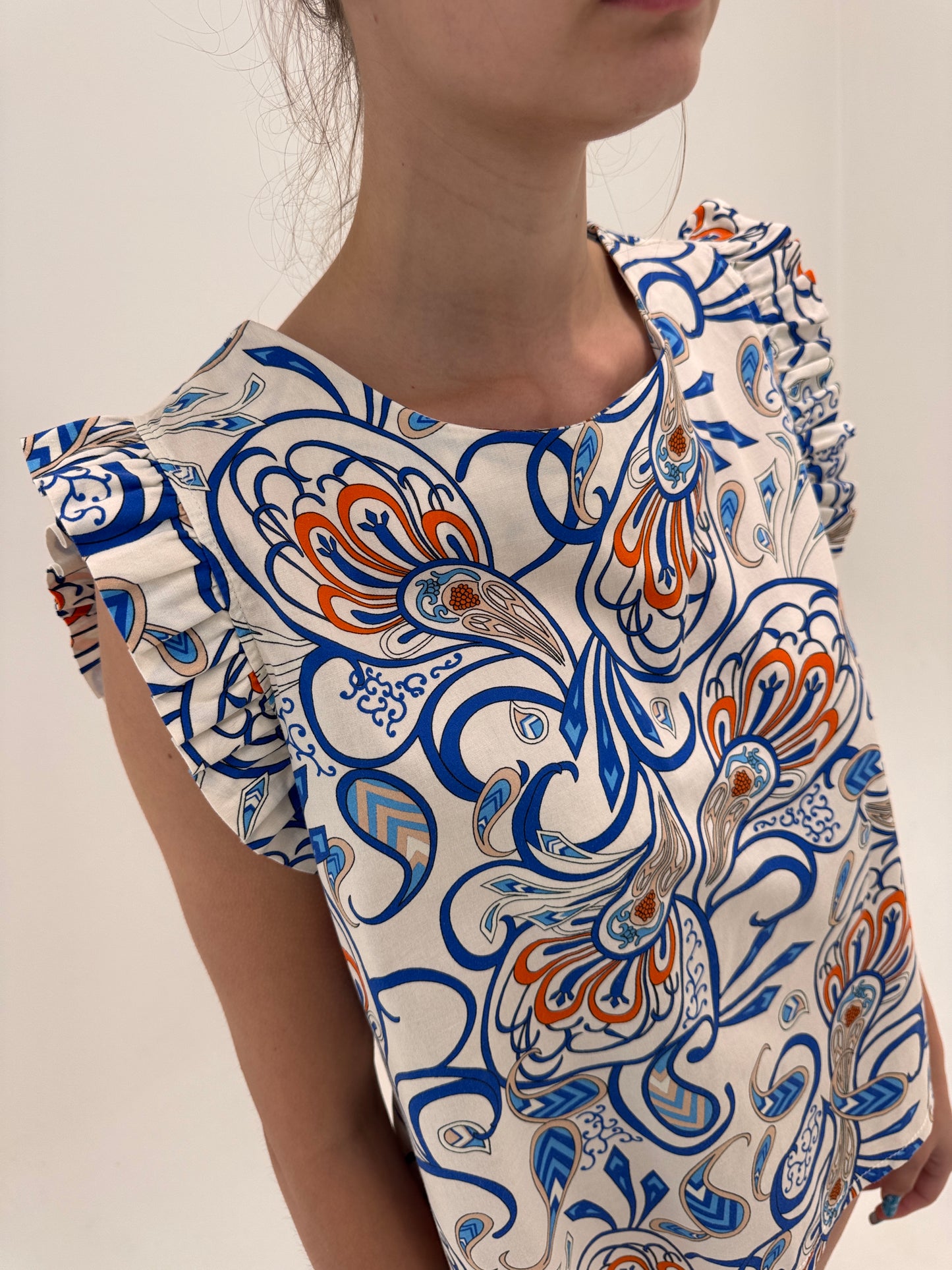 Top italian din poplin ultra chic cu print albastru regal și volane