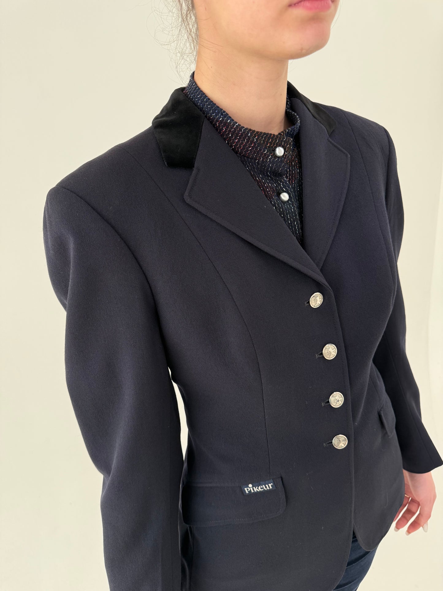 Sacou cambrat de călărie din lana ultra confort cu nasturi argintii