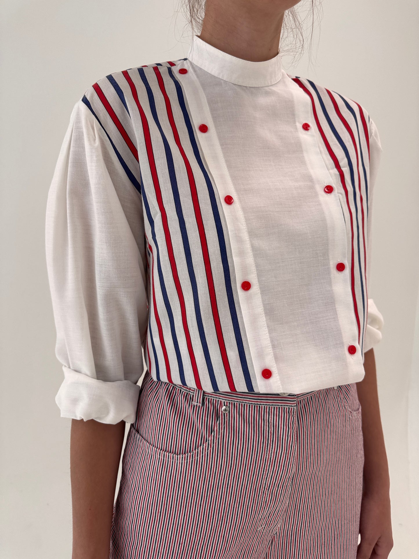 Cămașa vintage în croi retro modern cu influențe nautice din panzica de bumbac