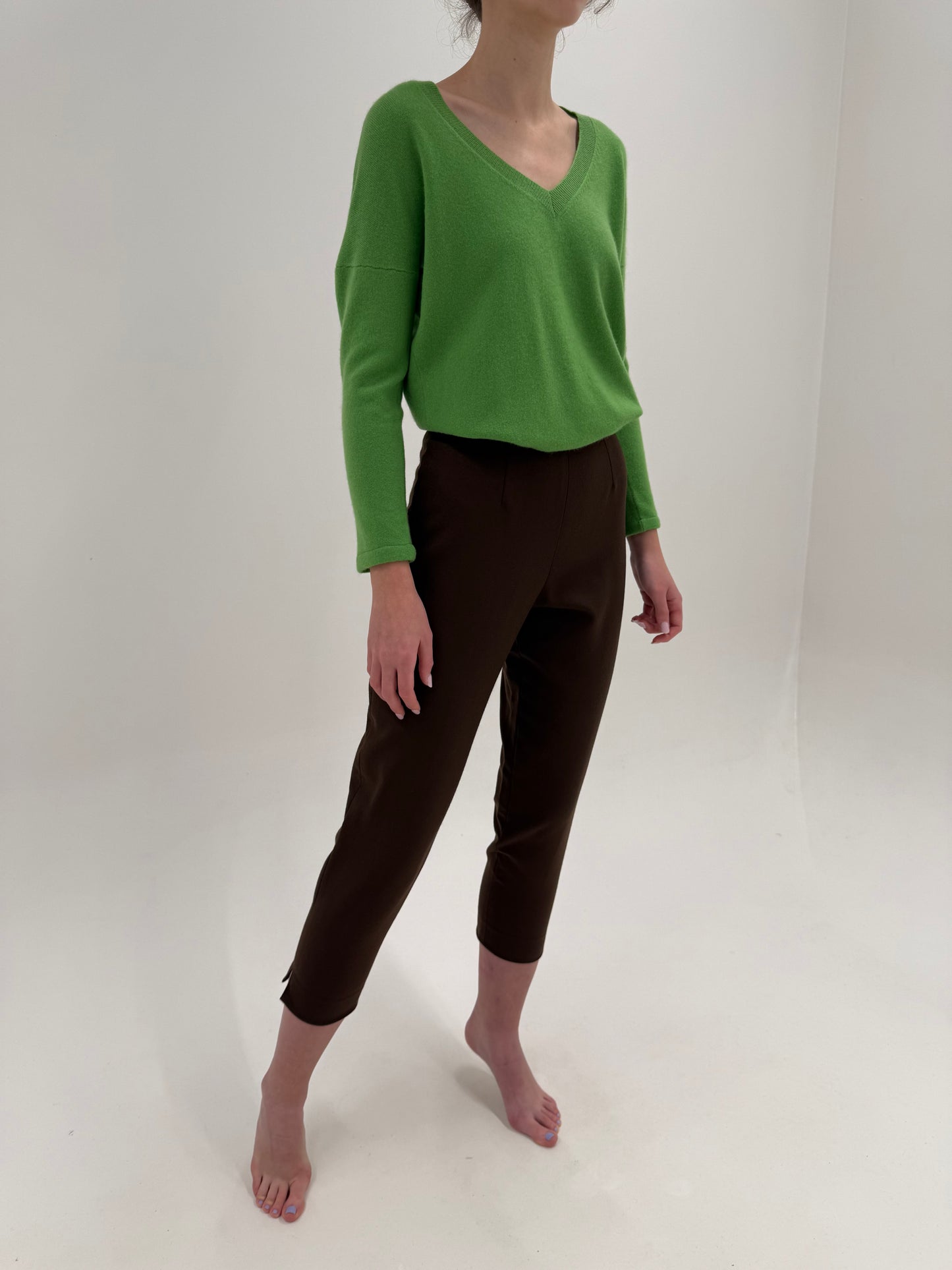 Pantaloni țigaretă petite dark chocolate brown din lana extrafina