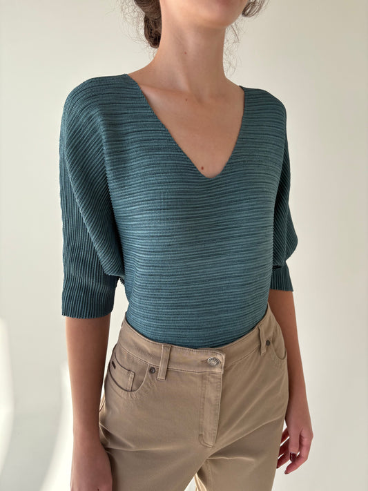 Top în stil Margiela pleats please cu mânecă fluture de la zi la seară