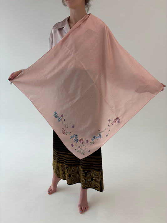 Eșarfă vintage powder Pink pictată manual din mătase naturală dupioni