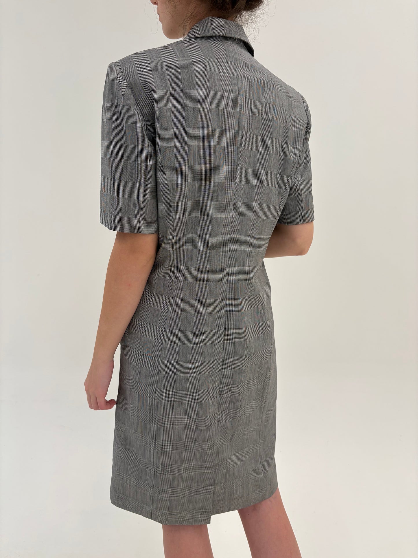 Rochie în carouri fine alb negru din stofă de lana extrafina