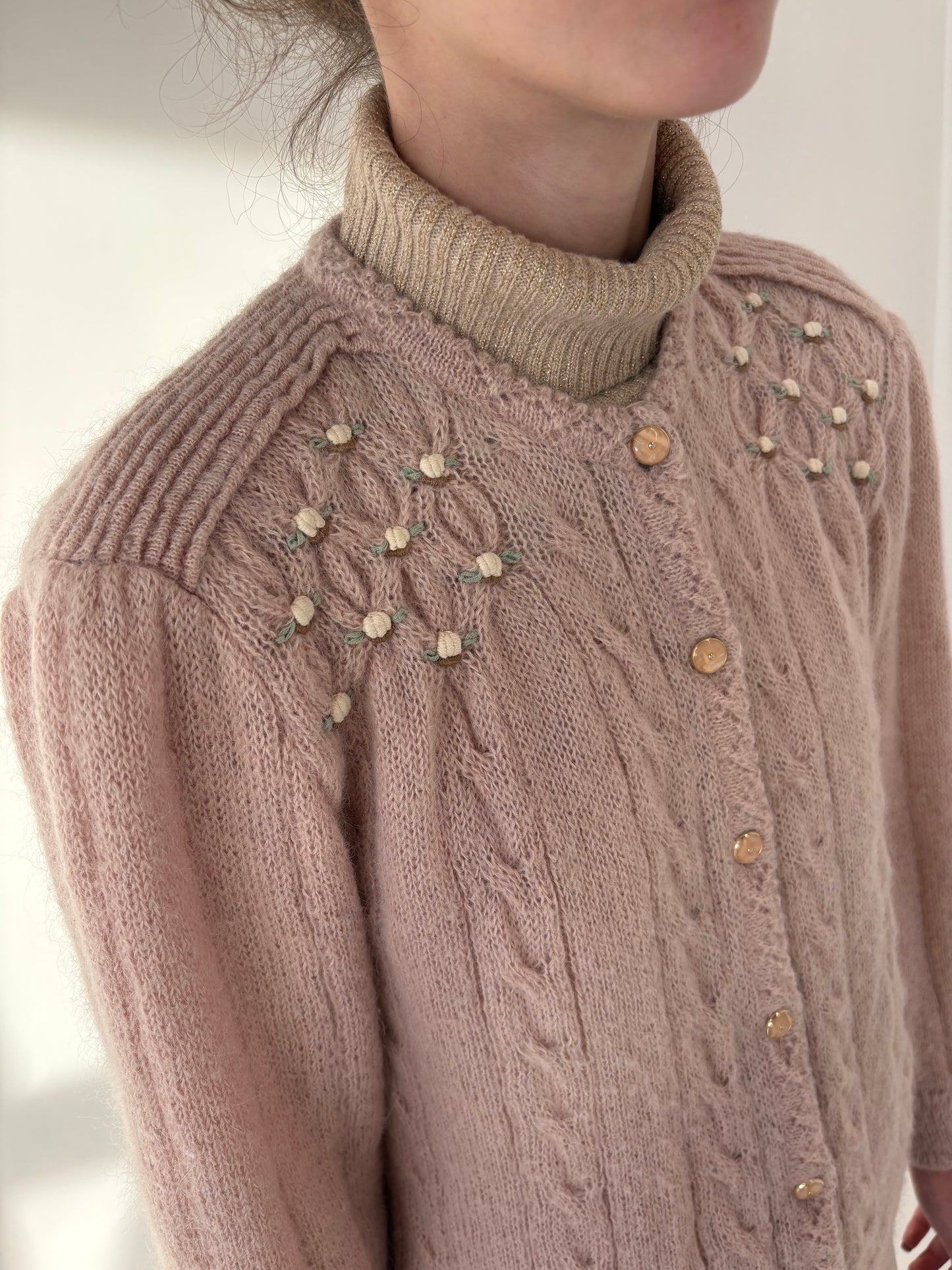 Cardigan dusty pink de brand luxury de tricotaje brodat manual din baby mohair