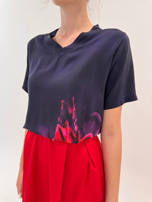 Top cu print superb în croi minimalist din mătase naturală