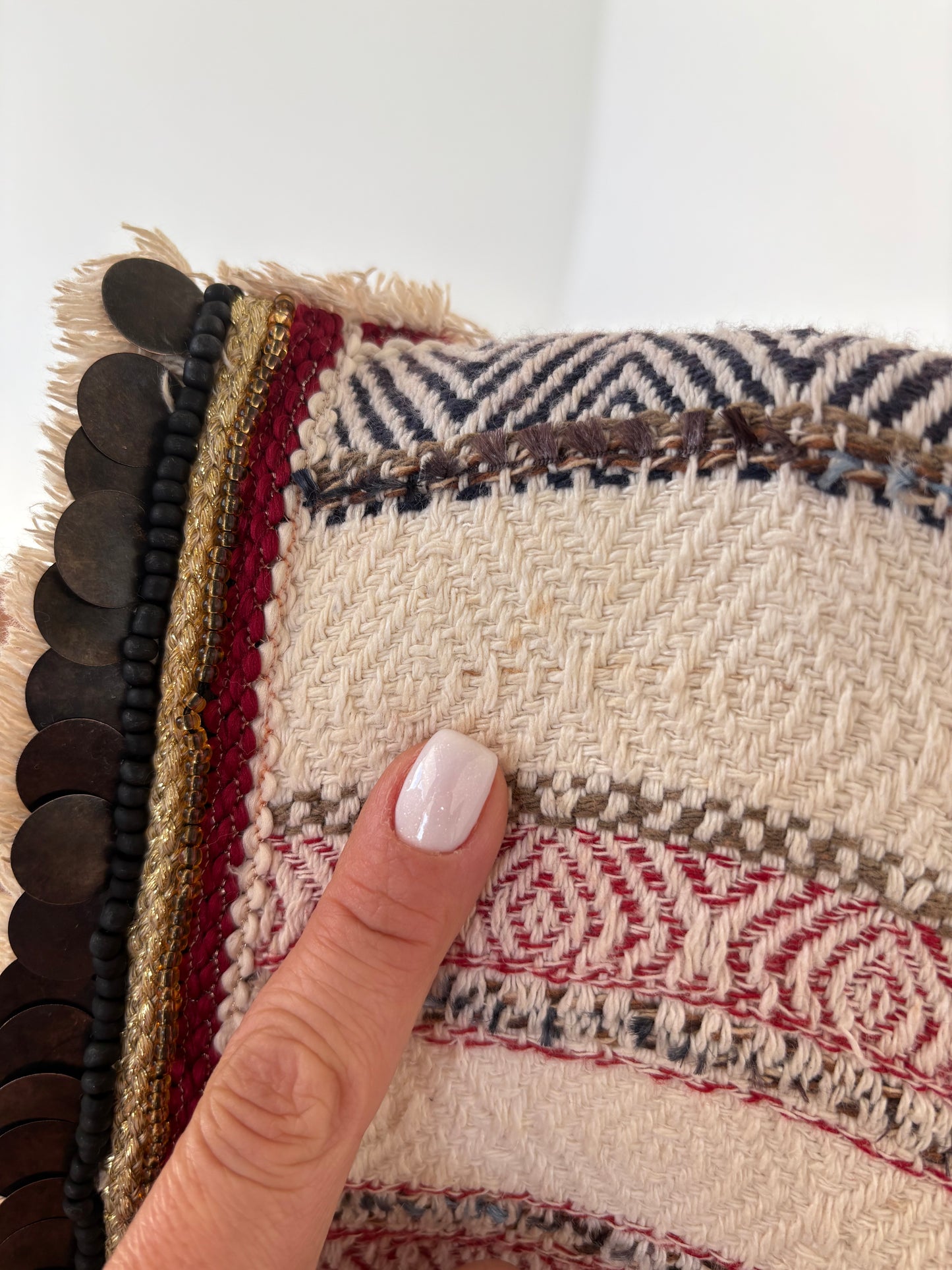 Pardesiu in stil Chanel din brocart în combinație clasică de culori