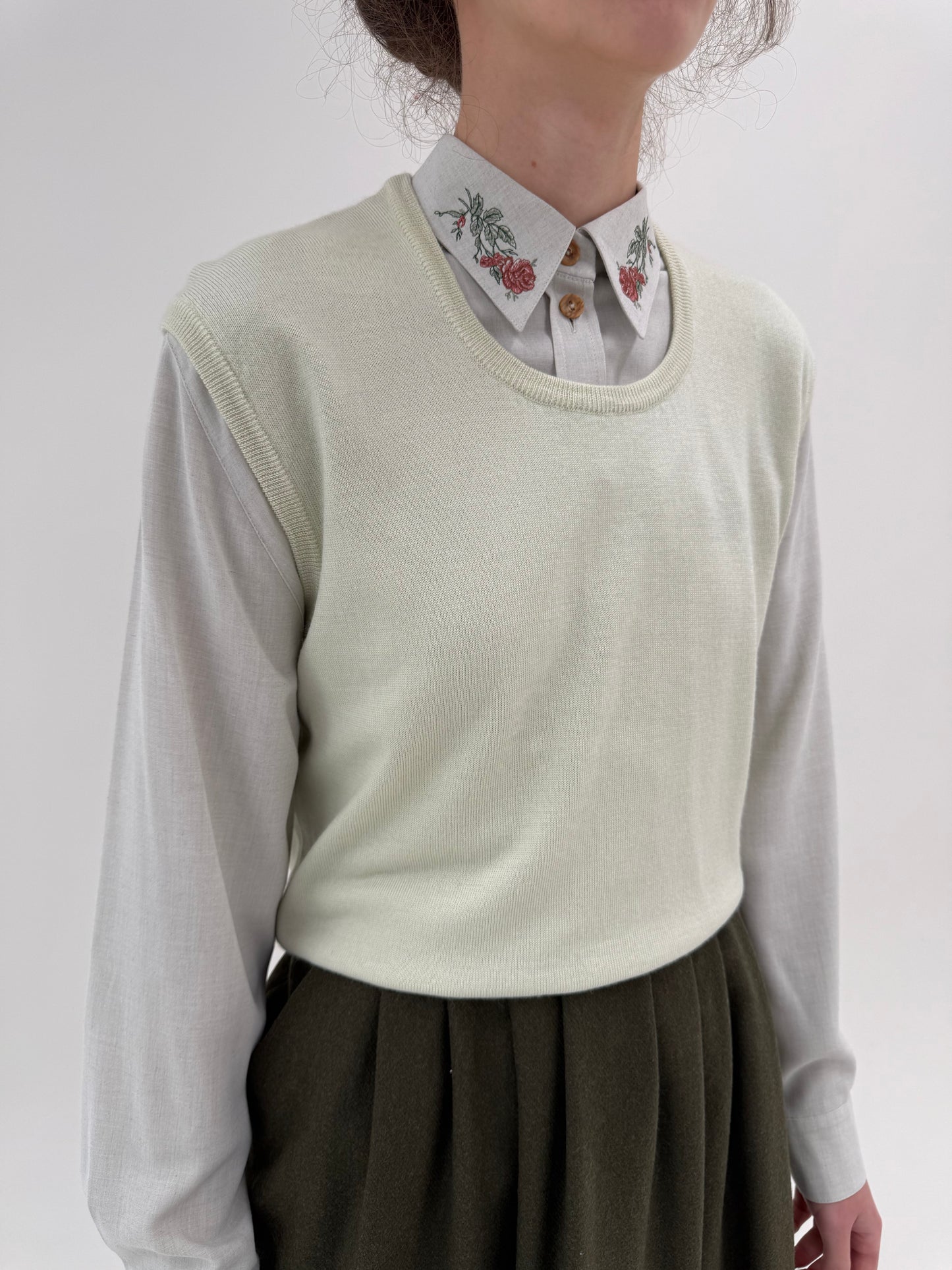 Top / vesta verde pudrat din lana merino extrafina pura certificată