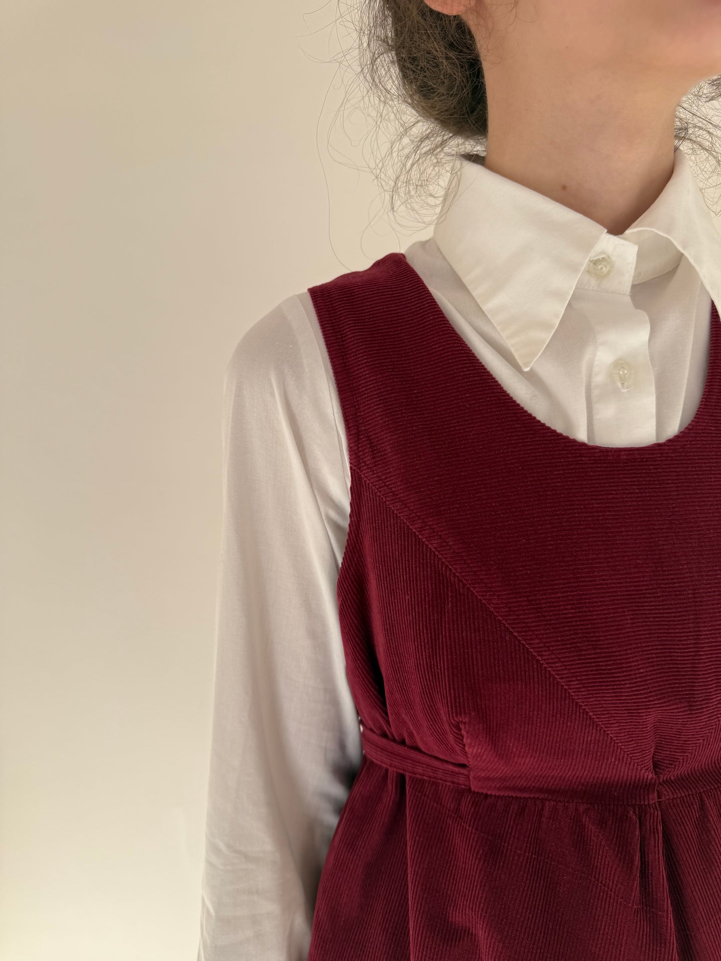 Rochie dark red din corduroy cu talie ultra înaltă reglabilă