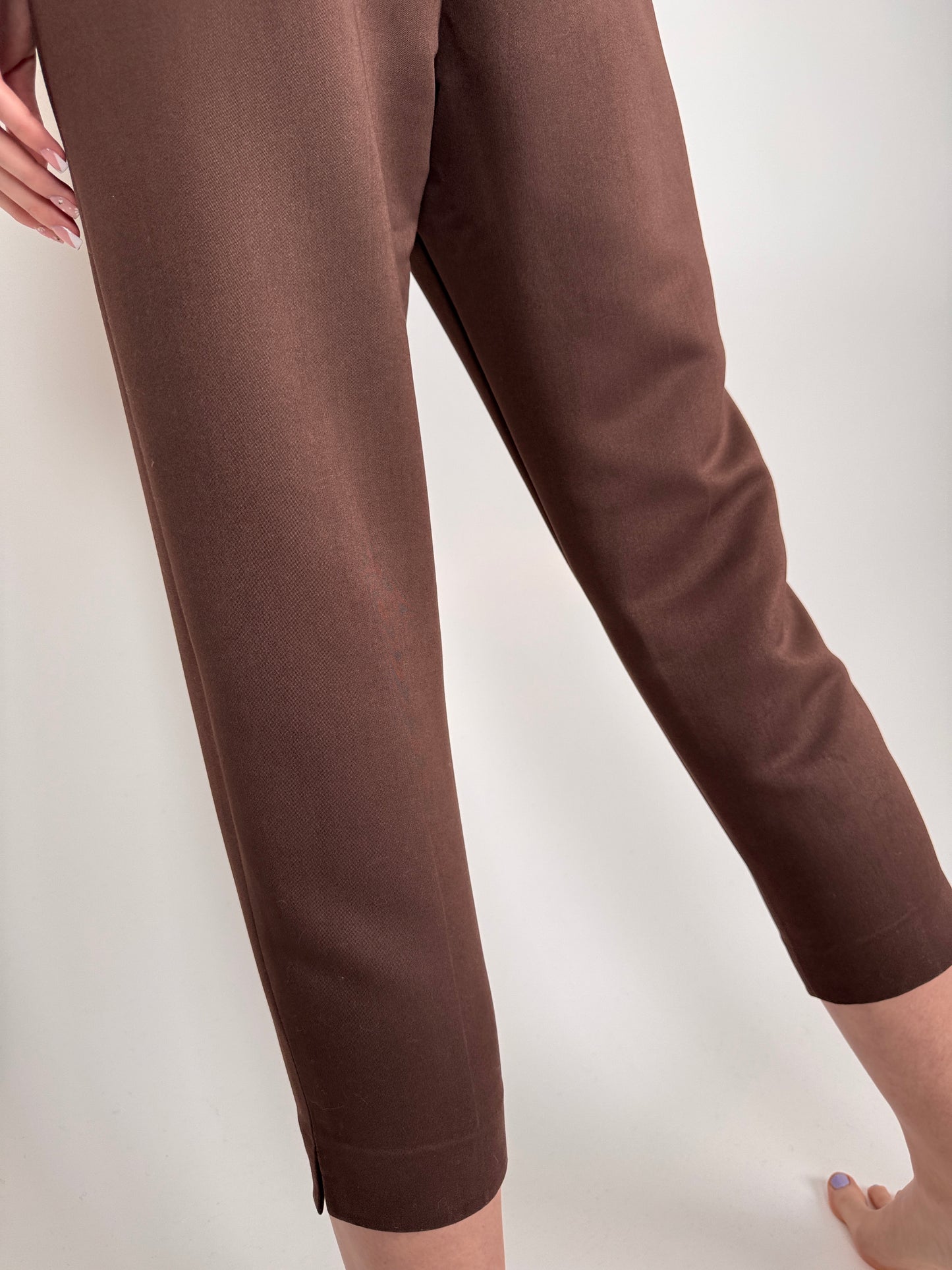Costum chocolate brown petite cu nasturi argintii metalici