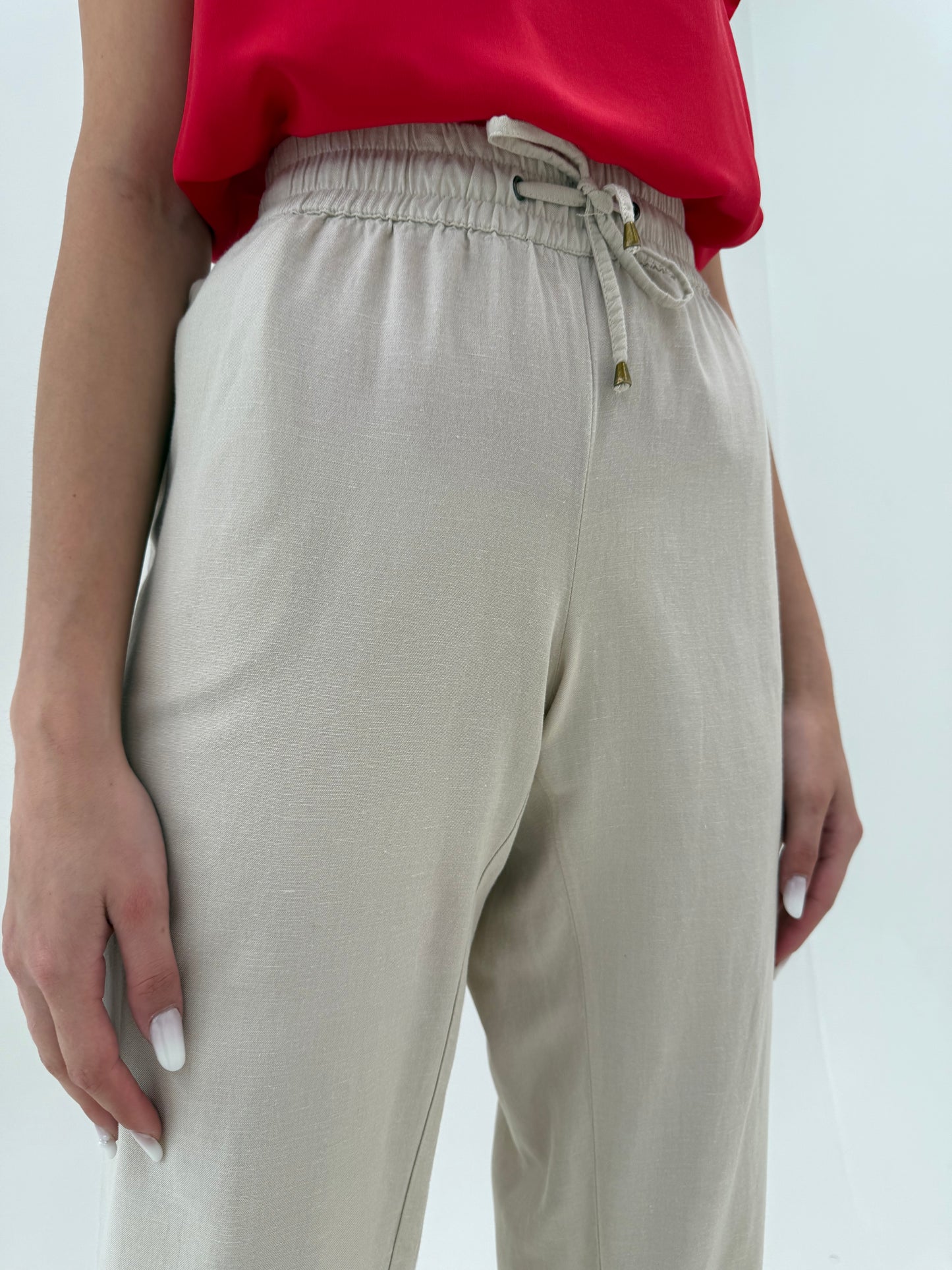 Pantaloni light camel petite din pânză moale de in și bumbac cu talie elastică