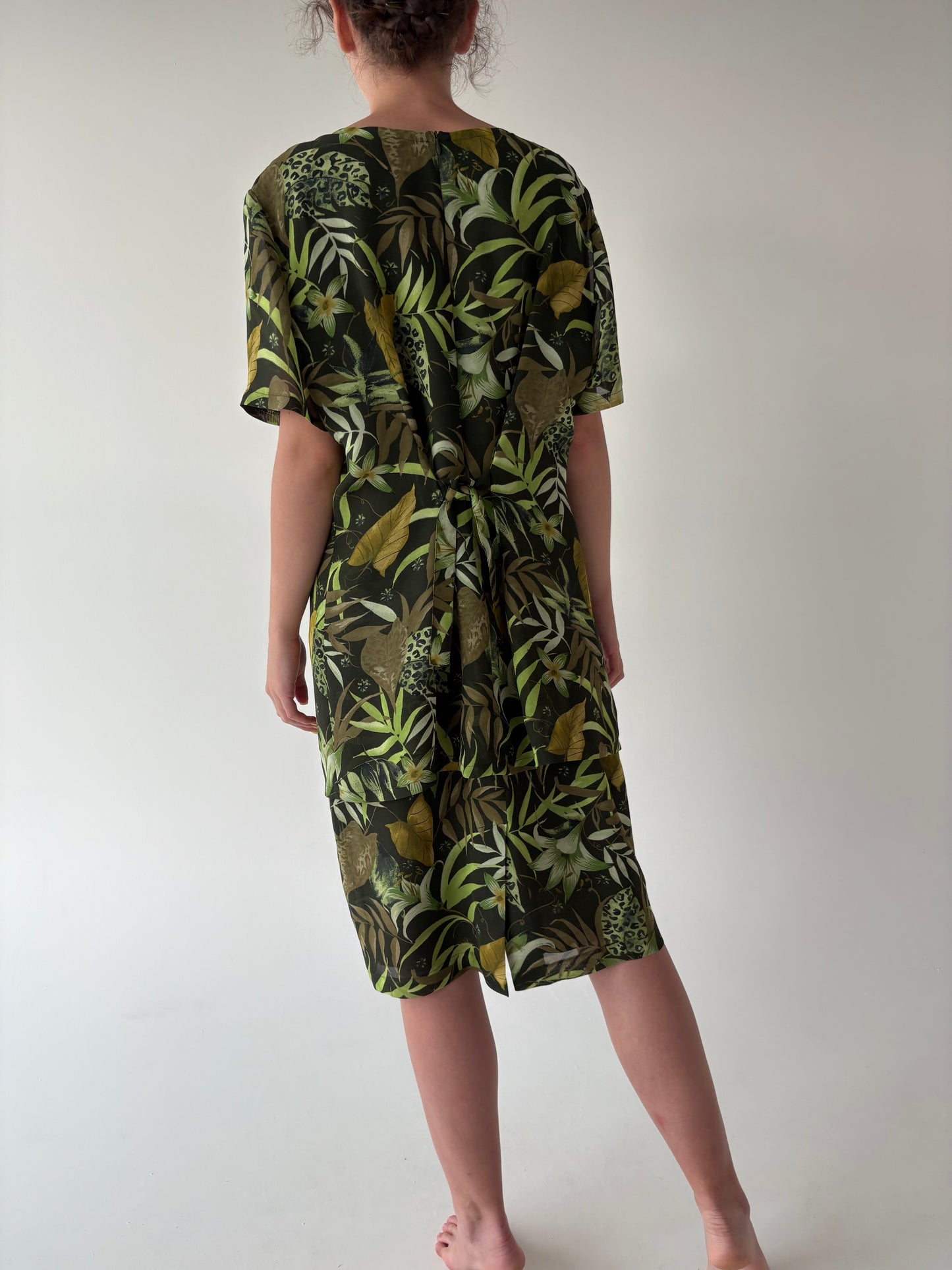 Rochie vinatge în nuanțe de verde și croi petale cu print organic superb