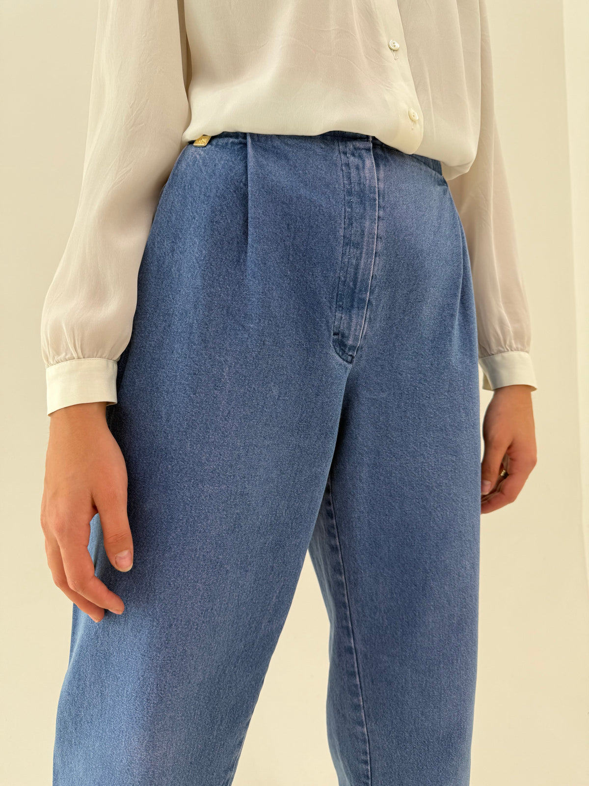 Jeans vintage tall classic wash cu talie ultra înaltă dad fit cu solduri generoase și pense