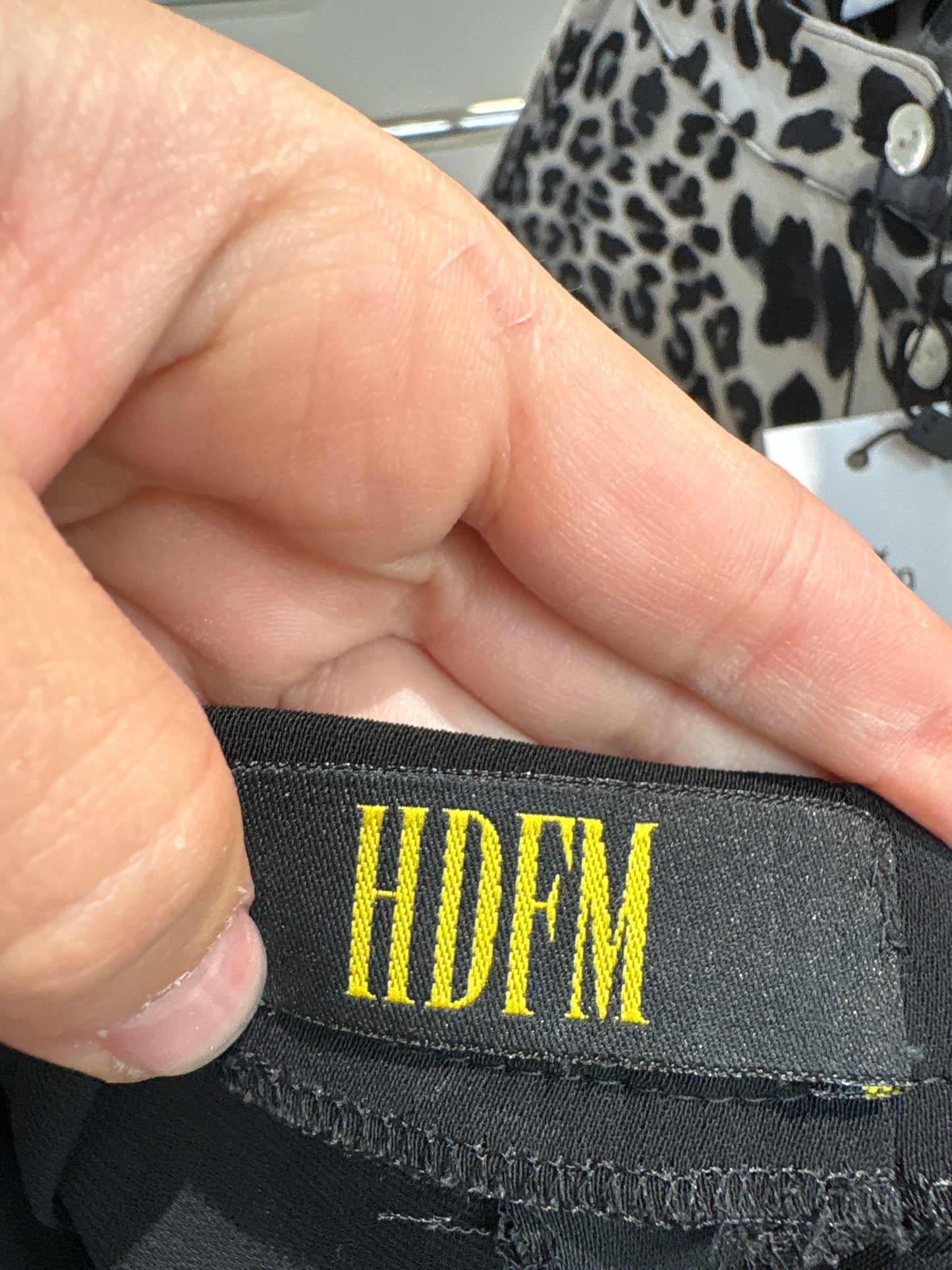 Pantaloni palazzo negri de la zi la seară