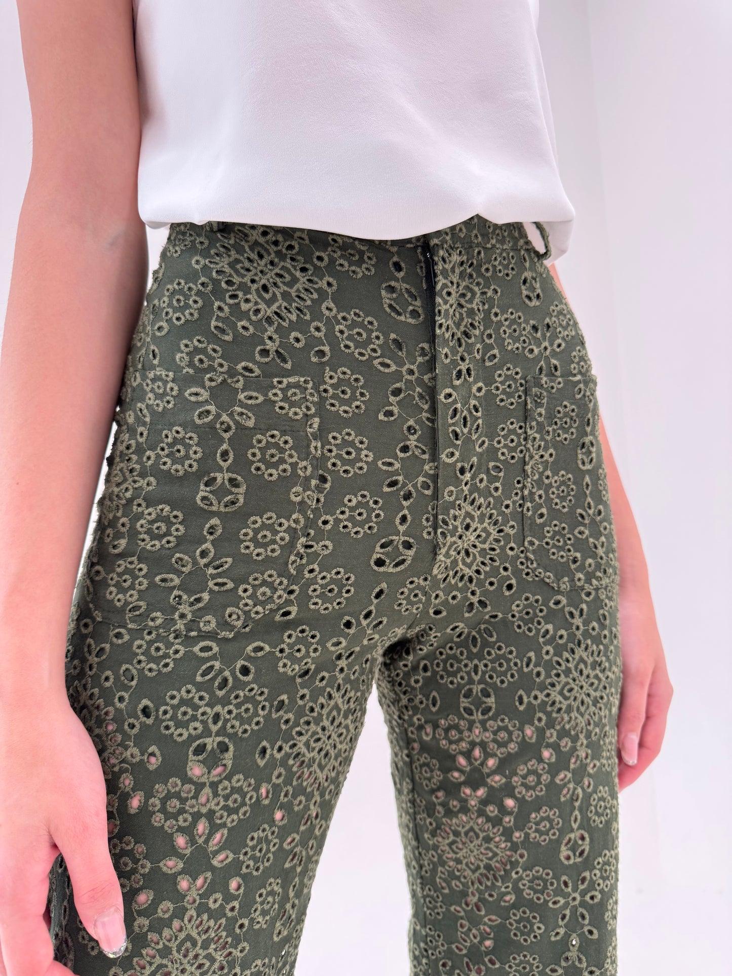 Pantaloni petite din bumbac integral brodat cu talie extrem de înaltă