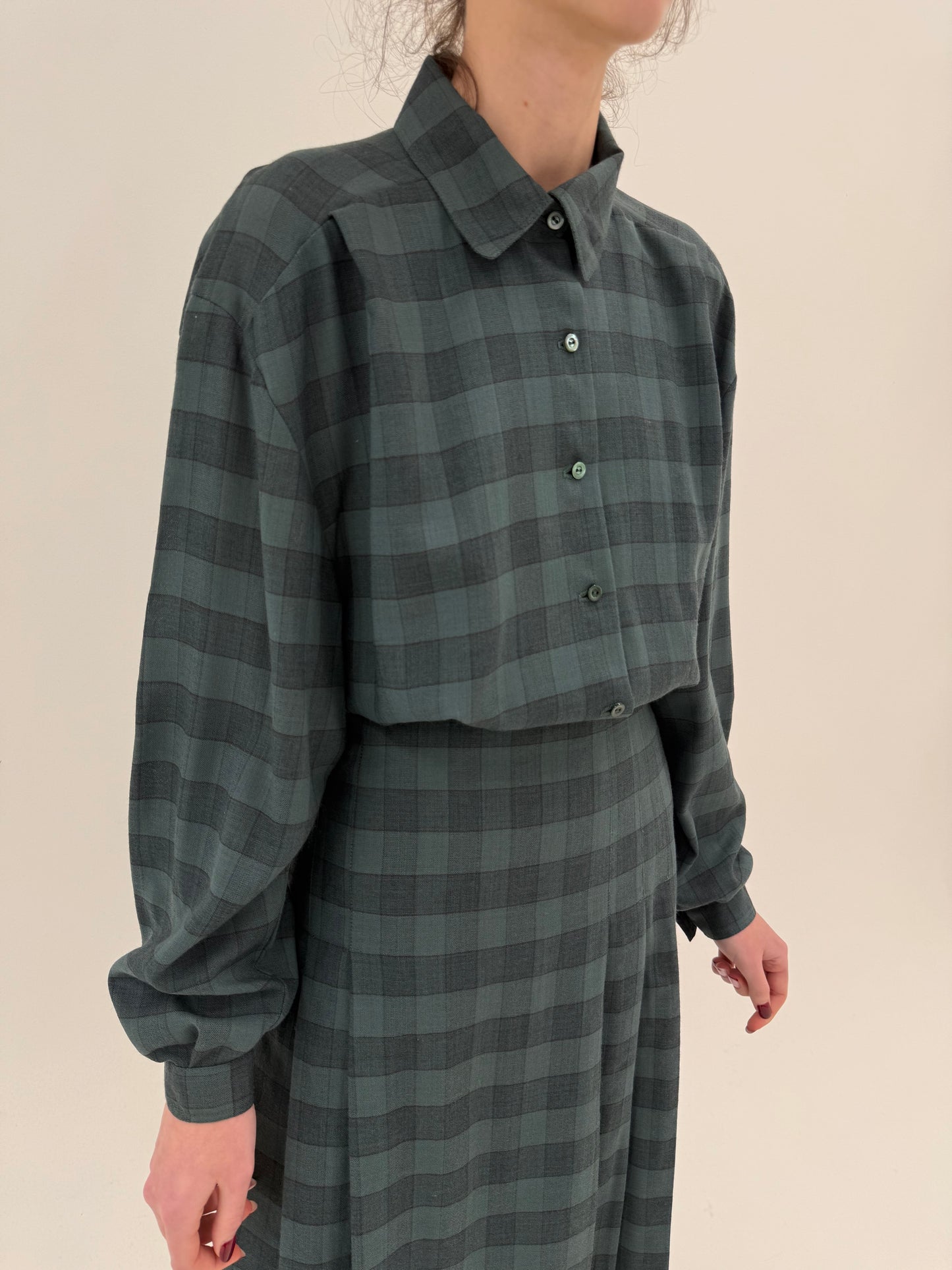 Set din lana extrafina în carouri cu fustă plisată midi