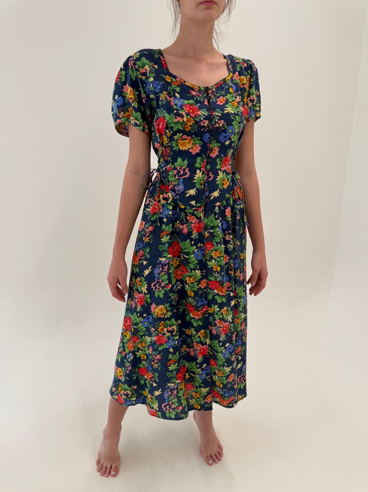Rochie vintage maxi jeans blue cu print floral superb și talie reglabilă
