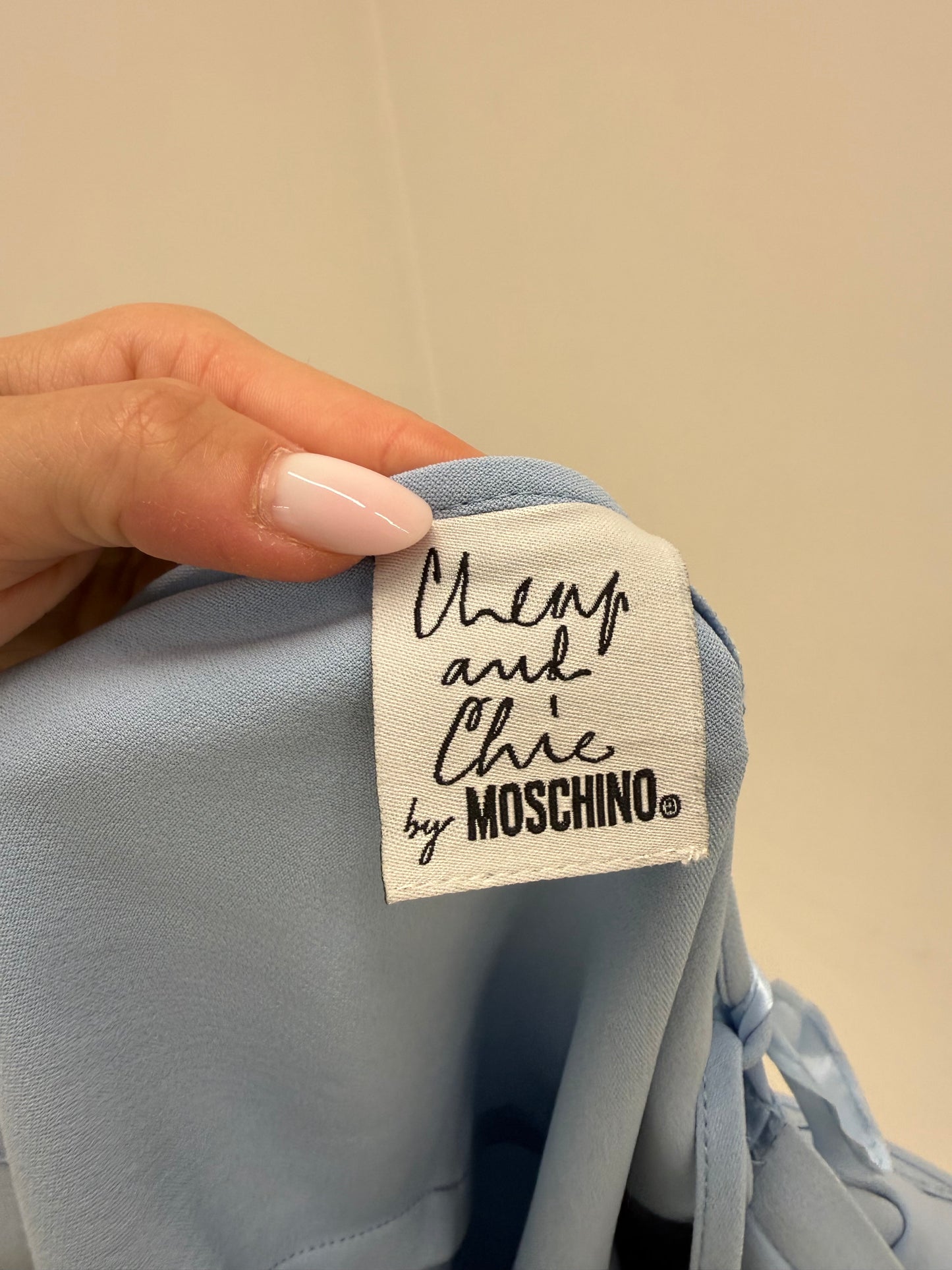 Rochie Moschino baby blue în croi petrecut și fundițe la spate
