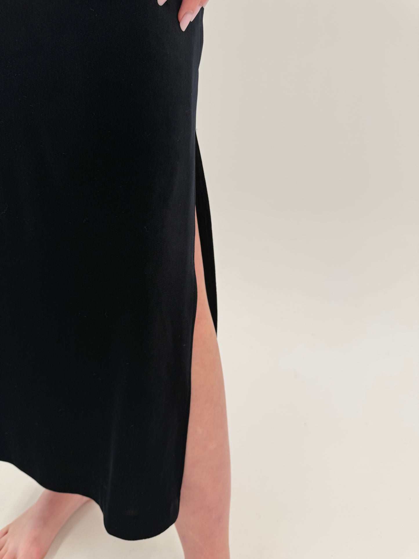 Fustă maxi neagră din catifea excepțională cu șliț lateral