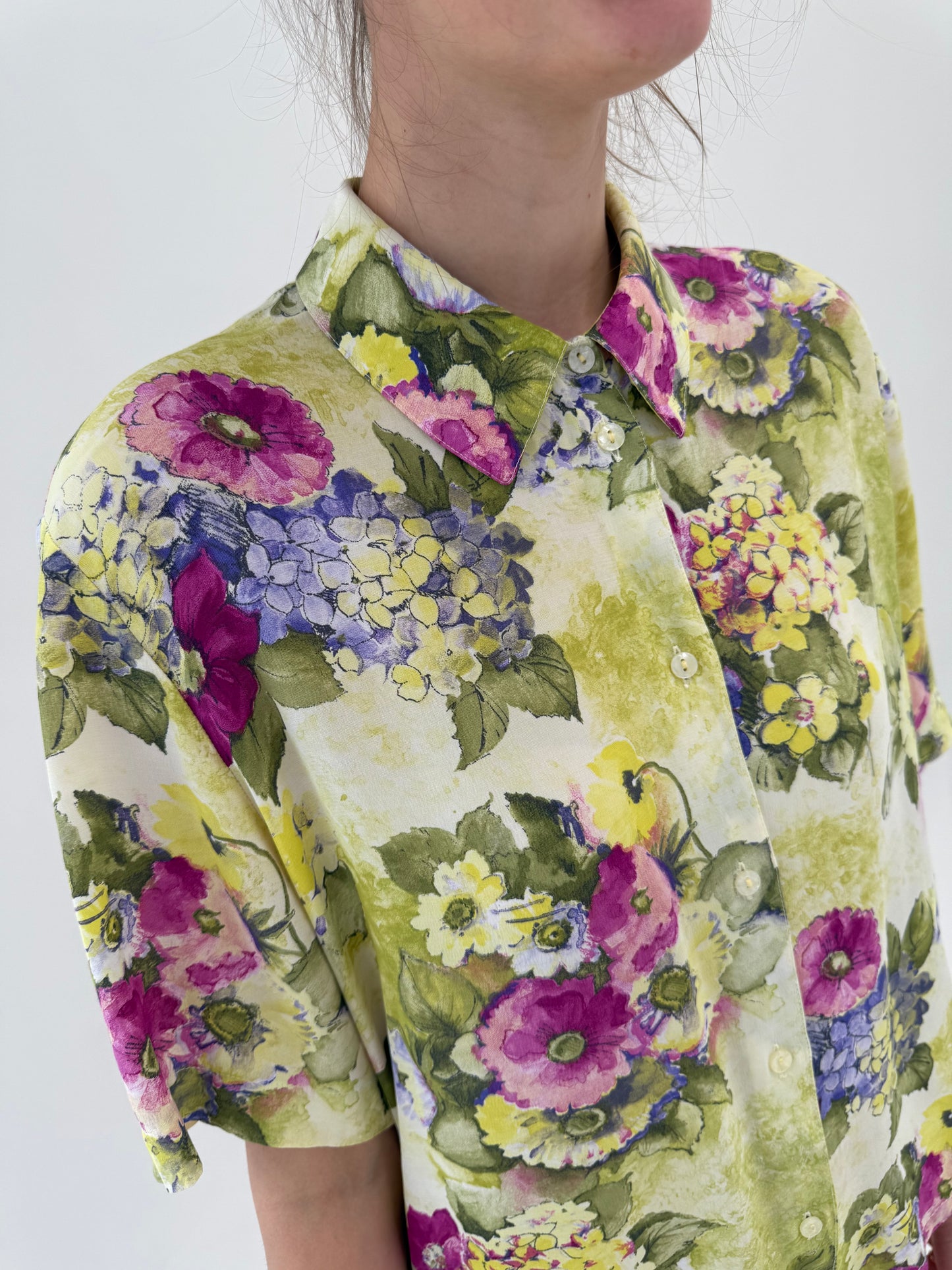 Cămașa vintage italiana cu print floral superb în culori tari