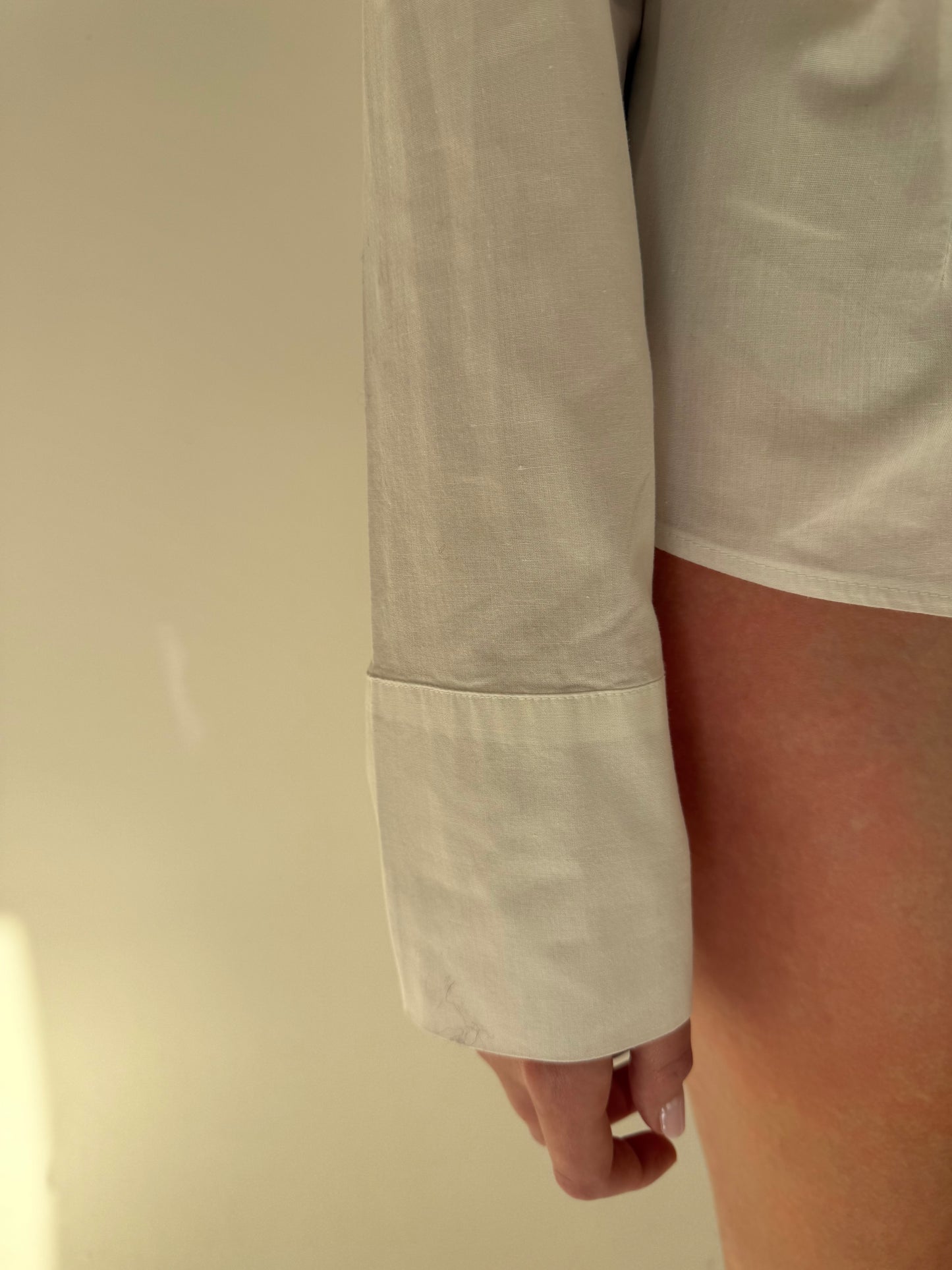 Cămașa premium din poplin alb ușor strech de bumbac în croi ușor cambrat