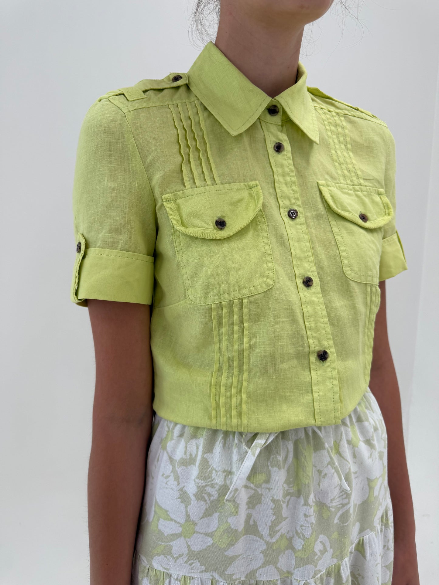 Cămașa light neon green cu influențe soft army super în trend din in premium