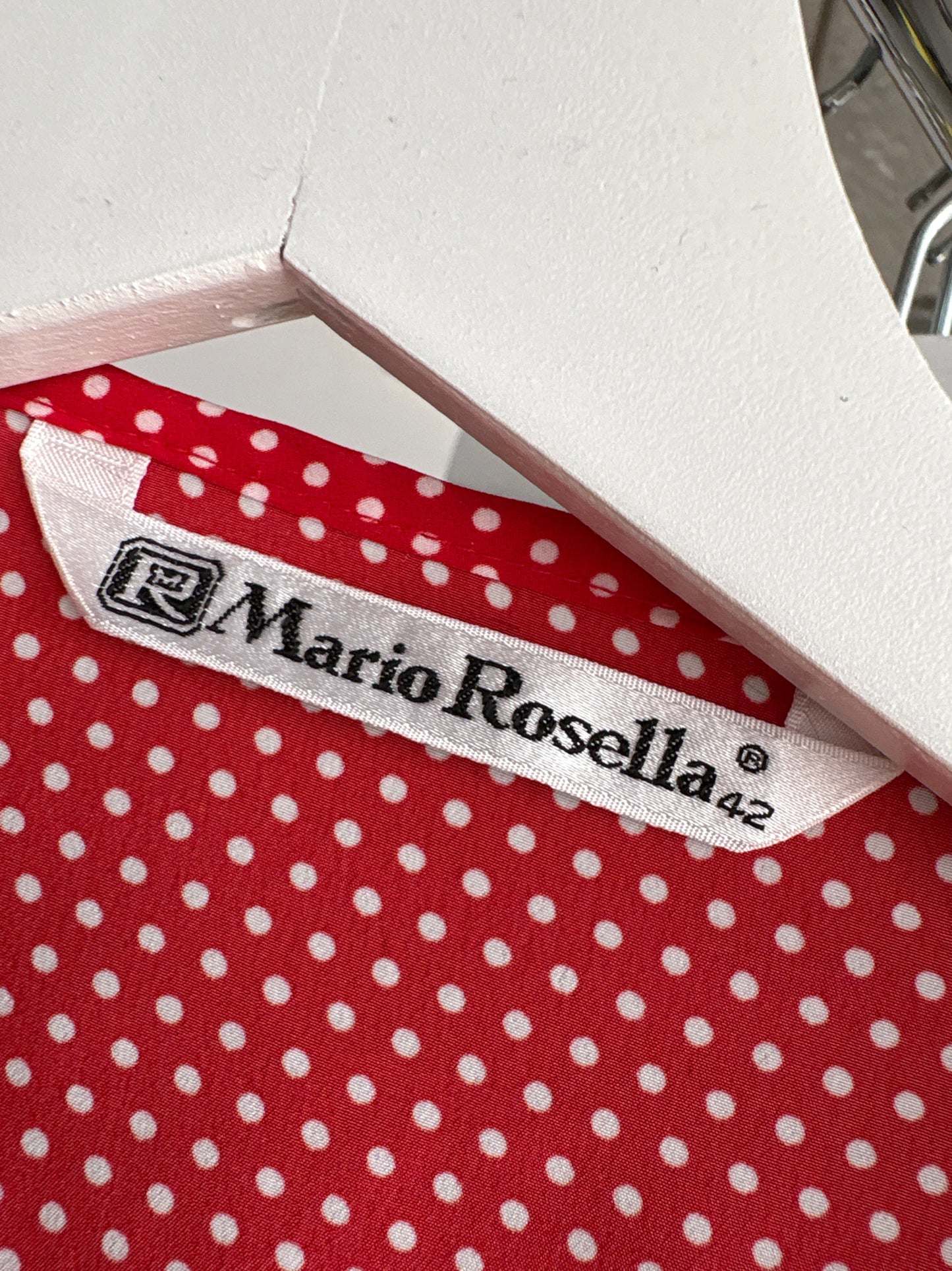 Cămașa vintage cu buline din vascoza si nasturi aurii decorativi