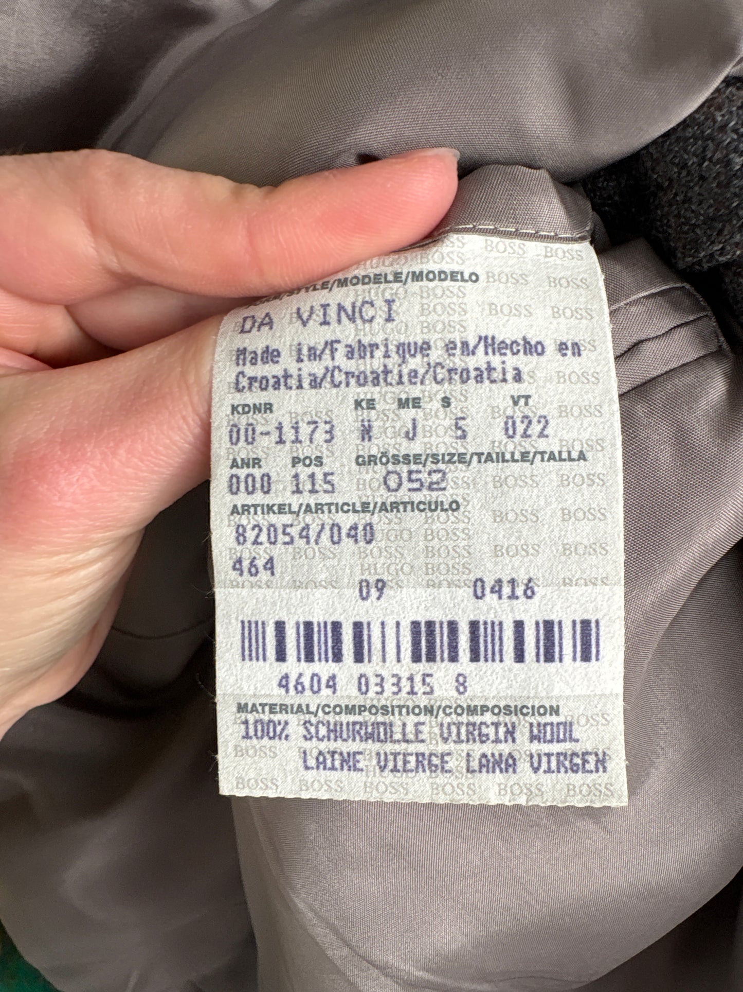 Sacou steel gray Hugo Boss în carouri fine și croi actual