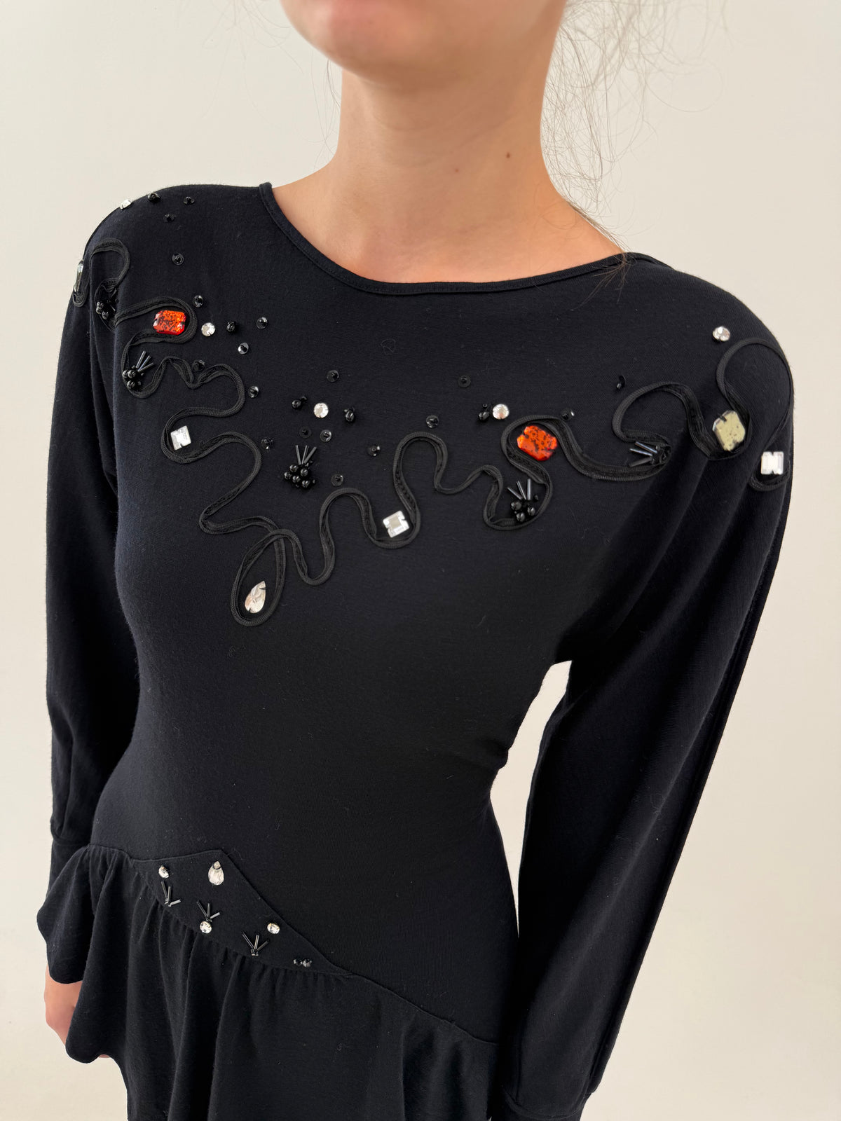 LBD vintage italiană din tricot excepțional de lana extrafina cu aplicații manuale