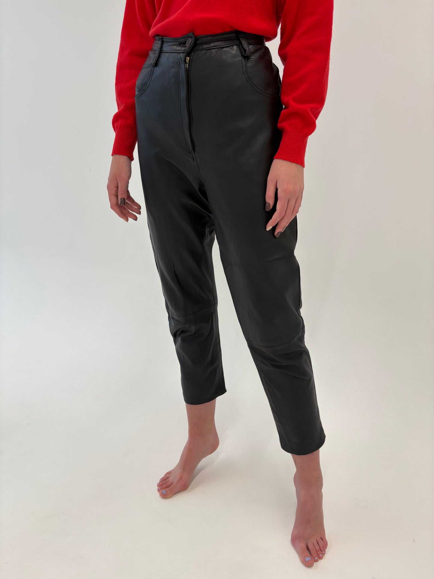 Pantaloni negri din piele naturală moale cu talie înaltă