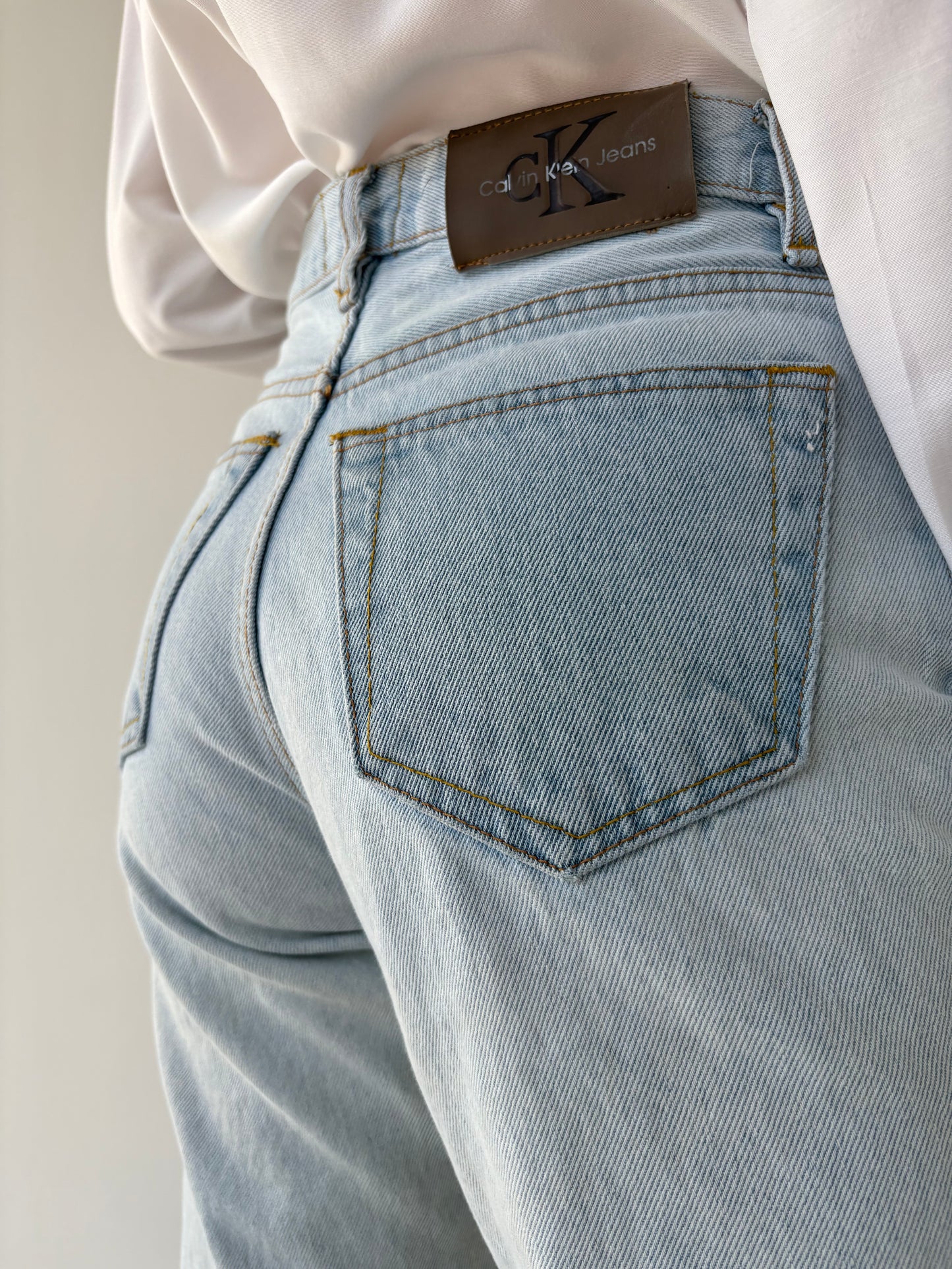 Jeans Calvin Klein în croi clasic