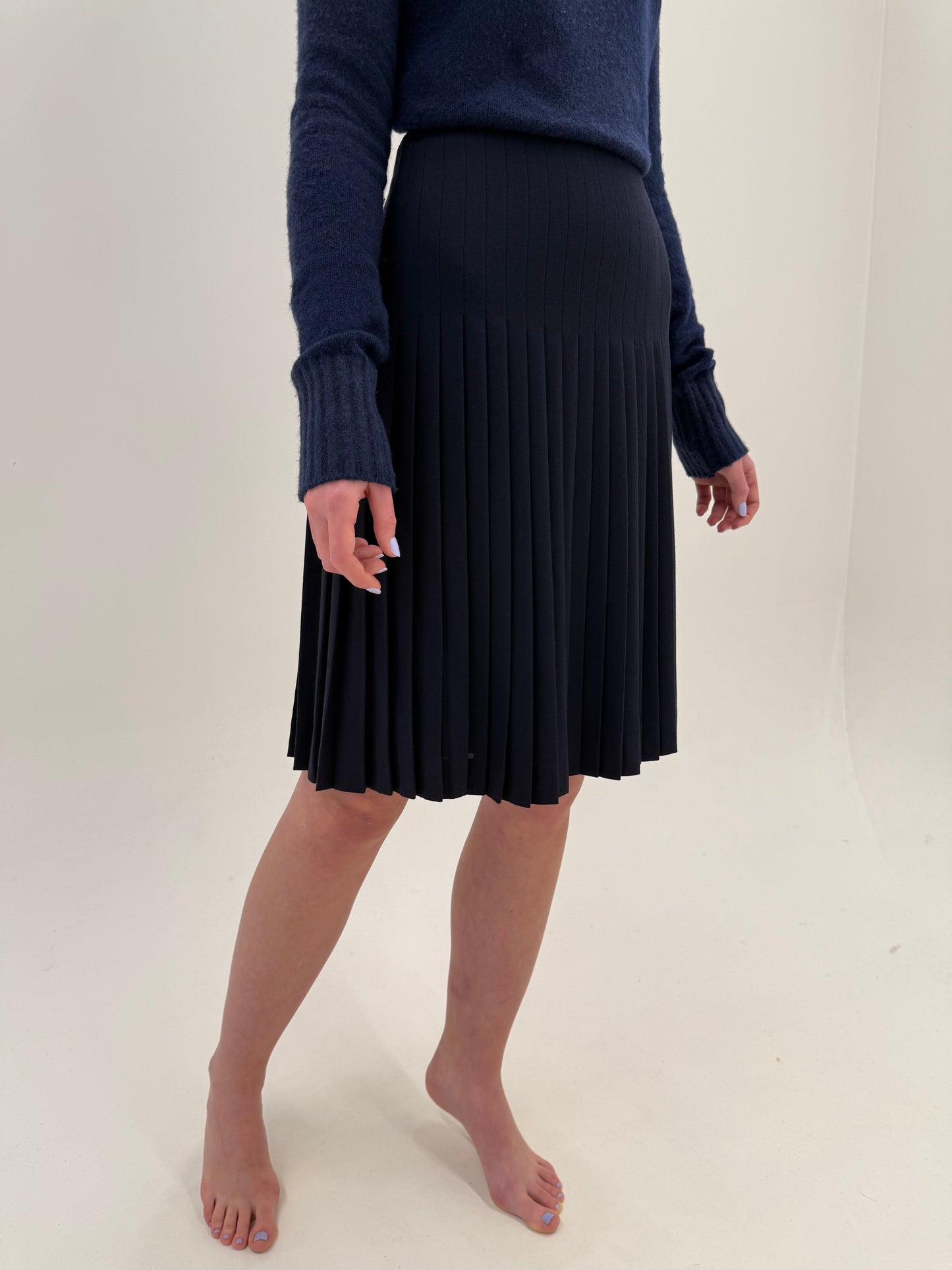 Fustă Navy plisată din lana extrafina cu talie ultra înaltă