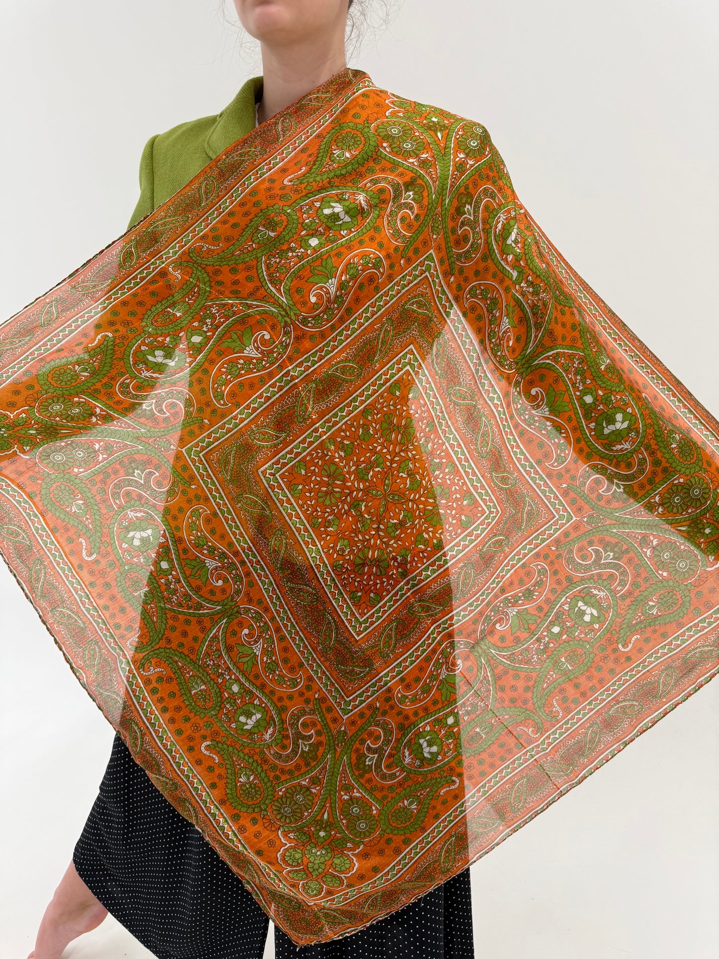 Eșarfă din mătase naturală cu print paisley
