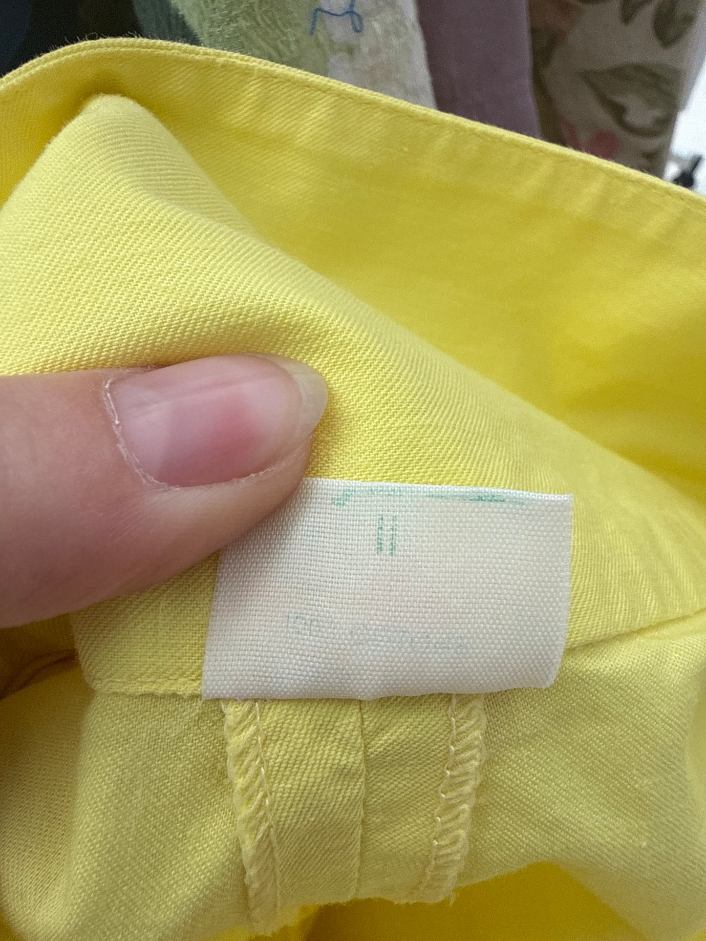 Culottes lemon yellow din bumbac cu pense și talie mică xtrem de înaltă