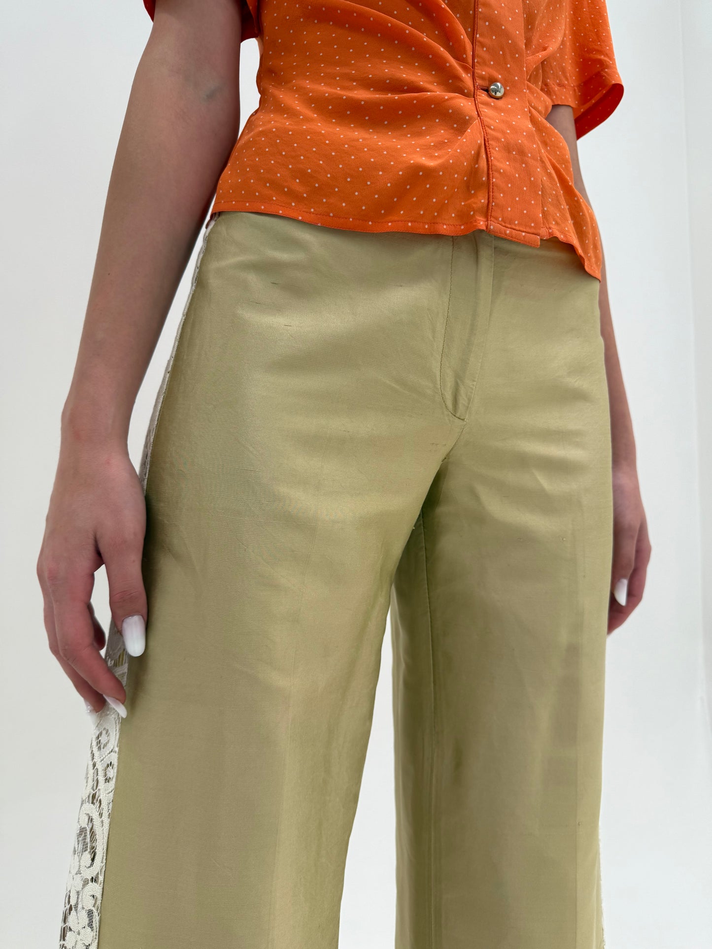 Pantaloni culottes din mătase naturală dupioni camel cu inserție de dantelă