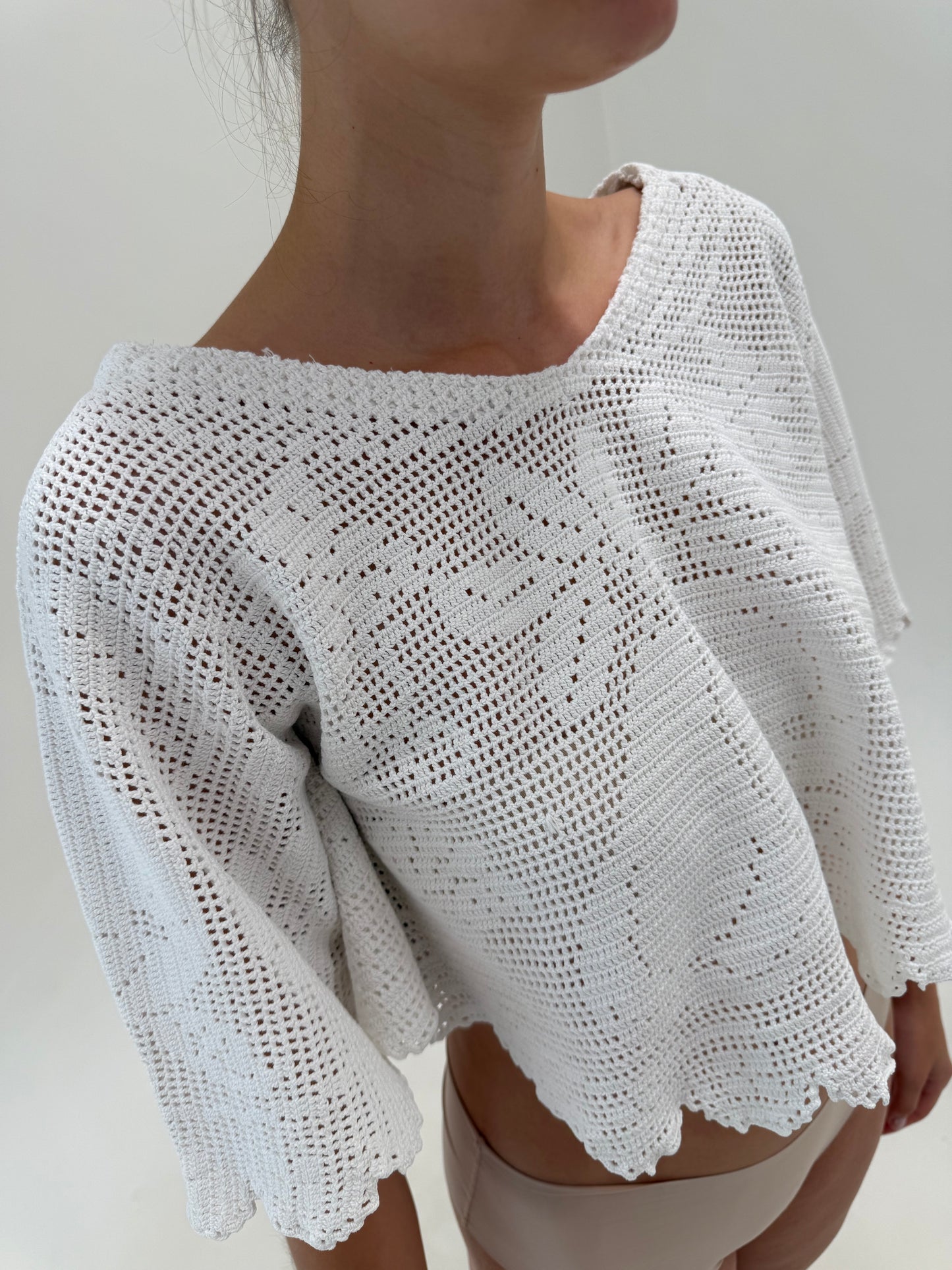 Top bijuterie din macrame lucrat manual in croi amplu top capa