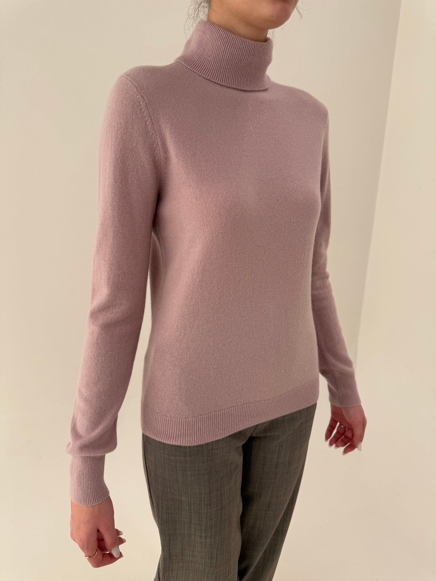 Maleta powder pink din cașmir cu manșete înalte