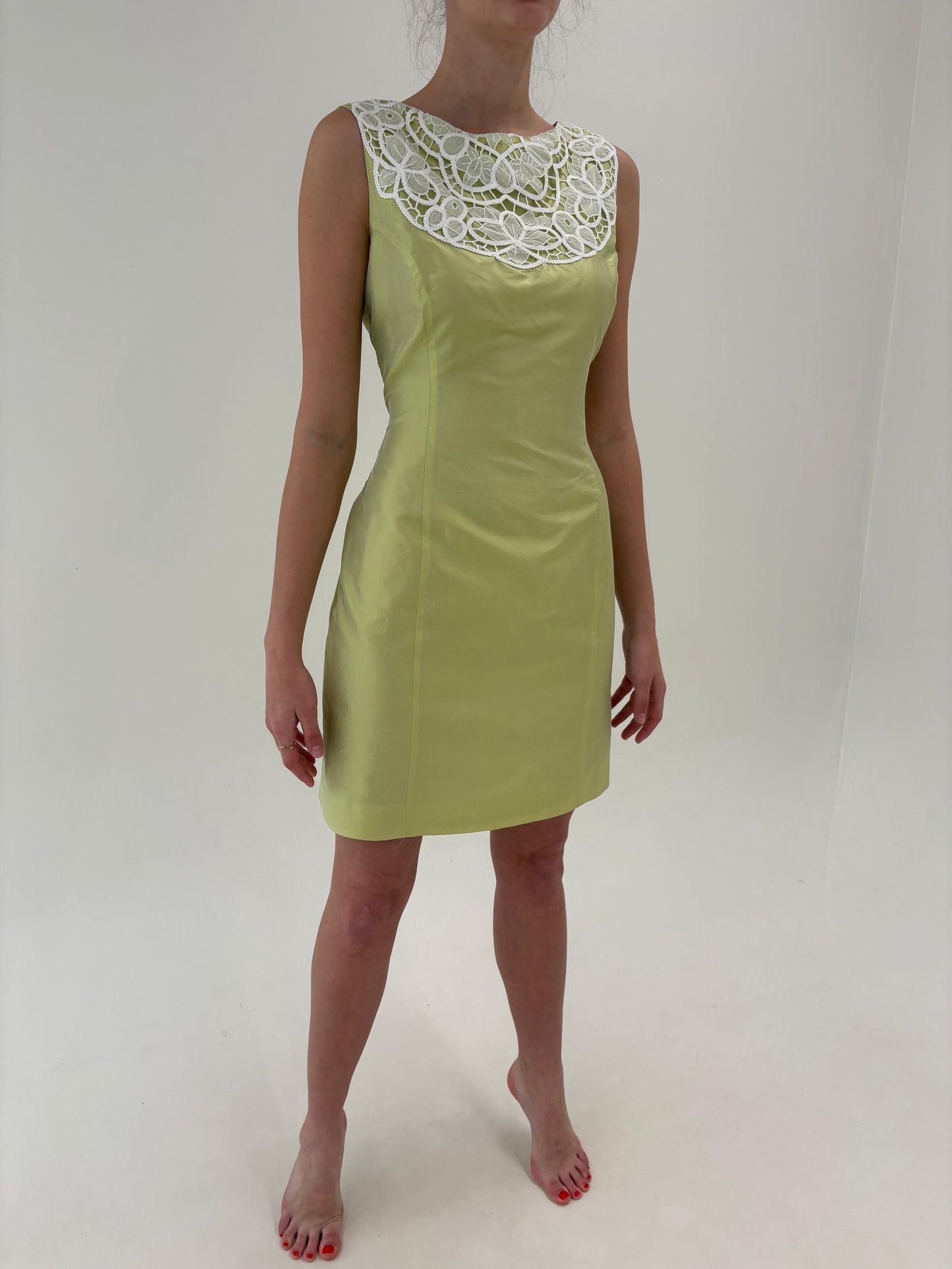 Rochie din mătase naturală dupioni verde crud cu dantelă macrame