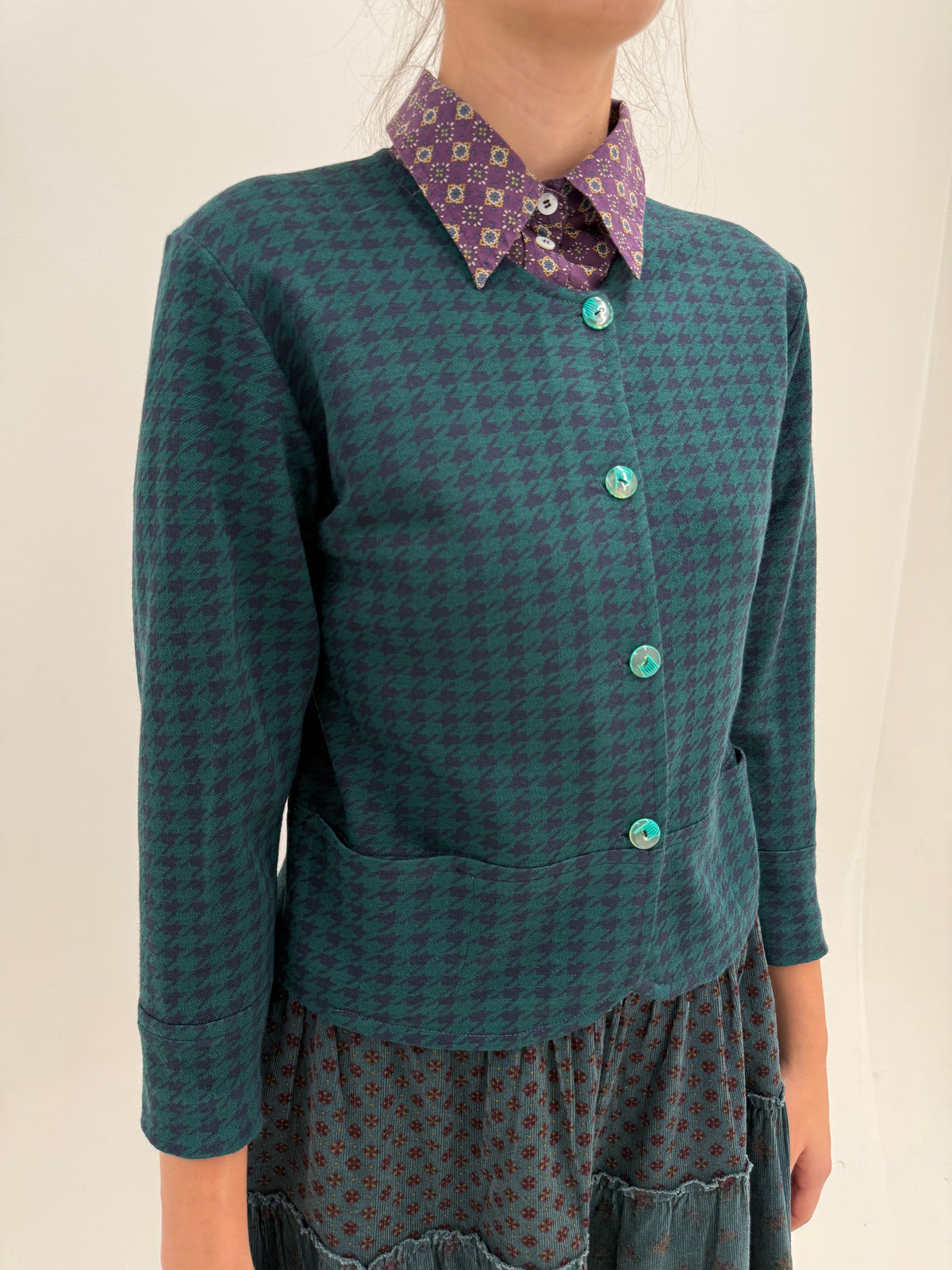 Cardigan tip sacou în stil Chanel pied de coq din tricot fin de lana